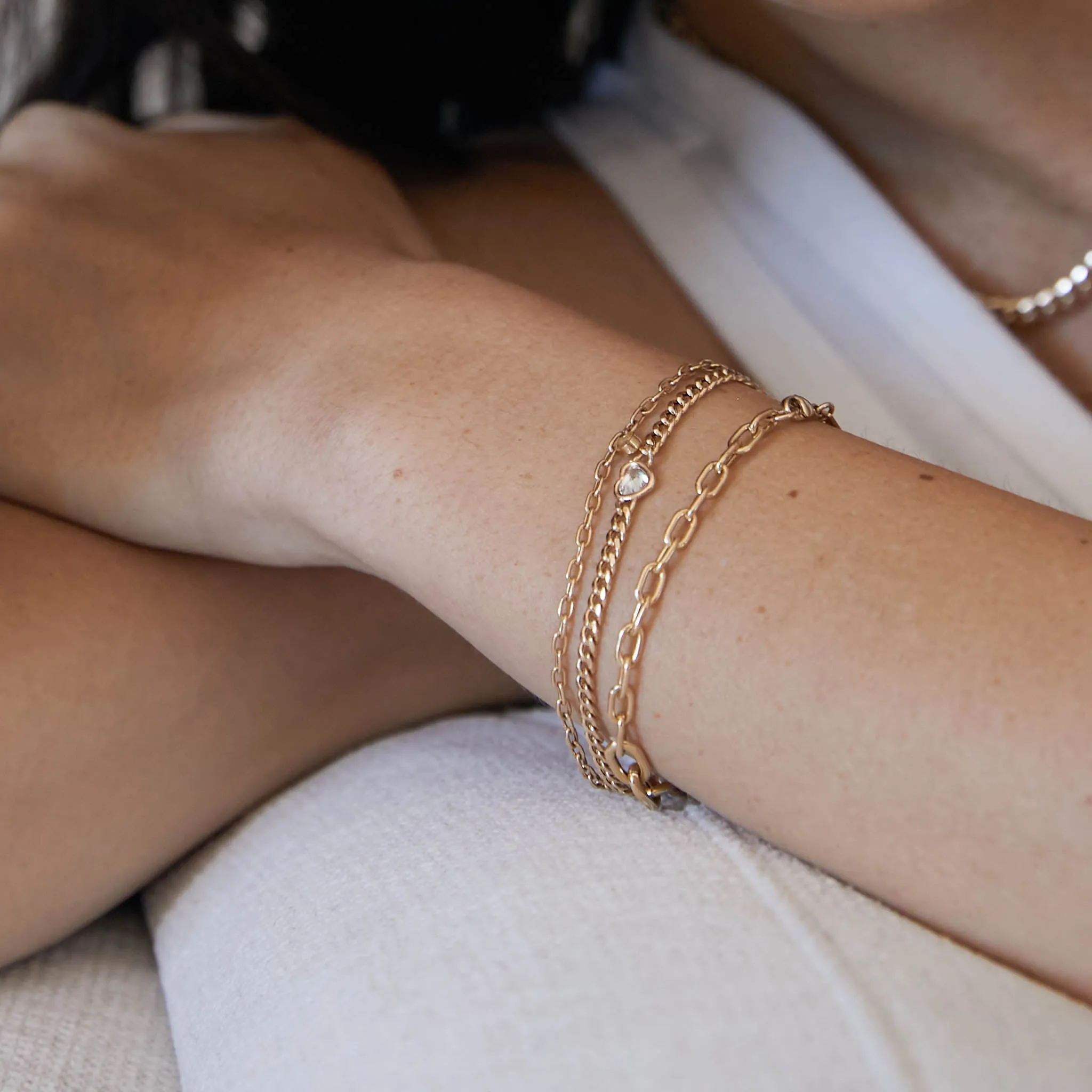 14k Floating Heart Shaped Diamond Small Curb Chain Bracelet