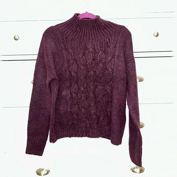 ✨BOGO FREE ✨NWT WHBM Sweater
