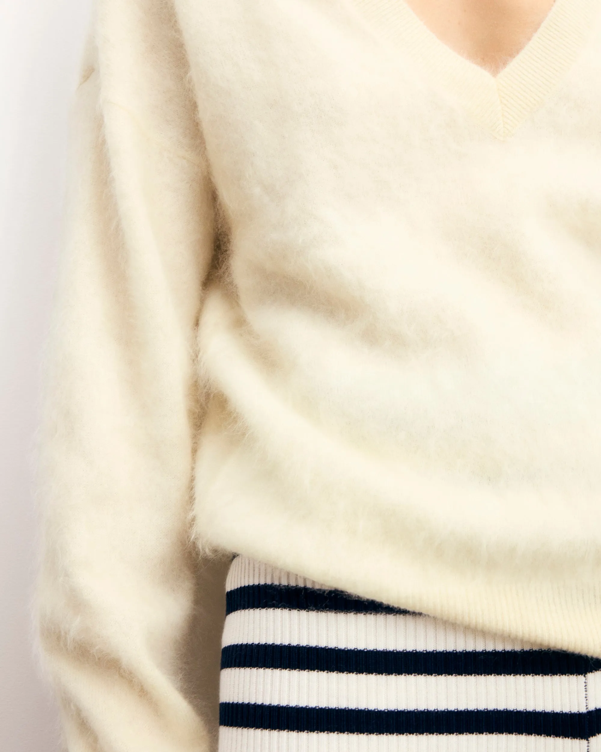 Brushed V-Neck Sweater (S25 / WOMEN / White)