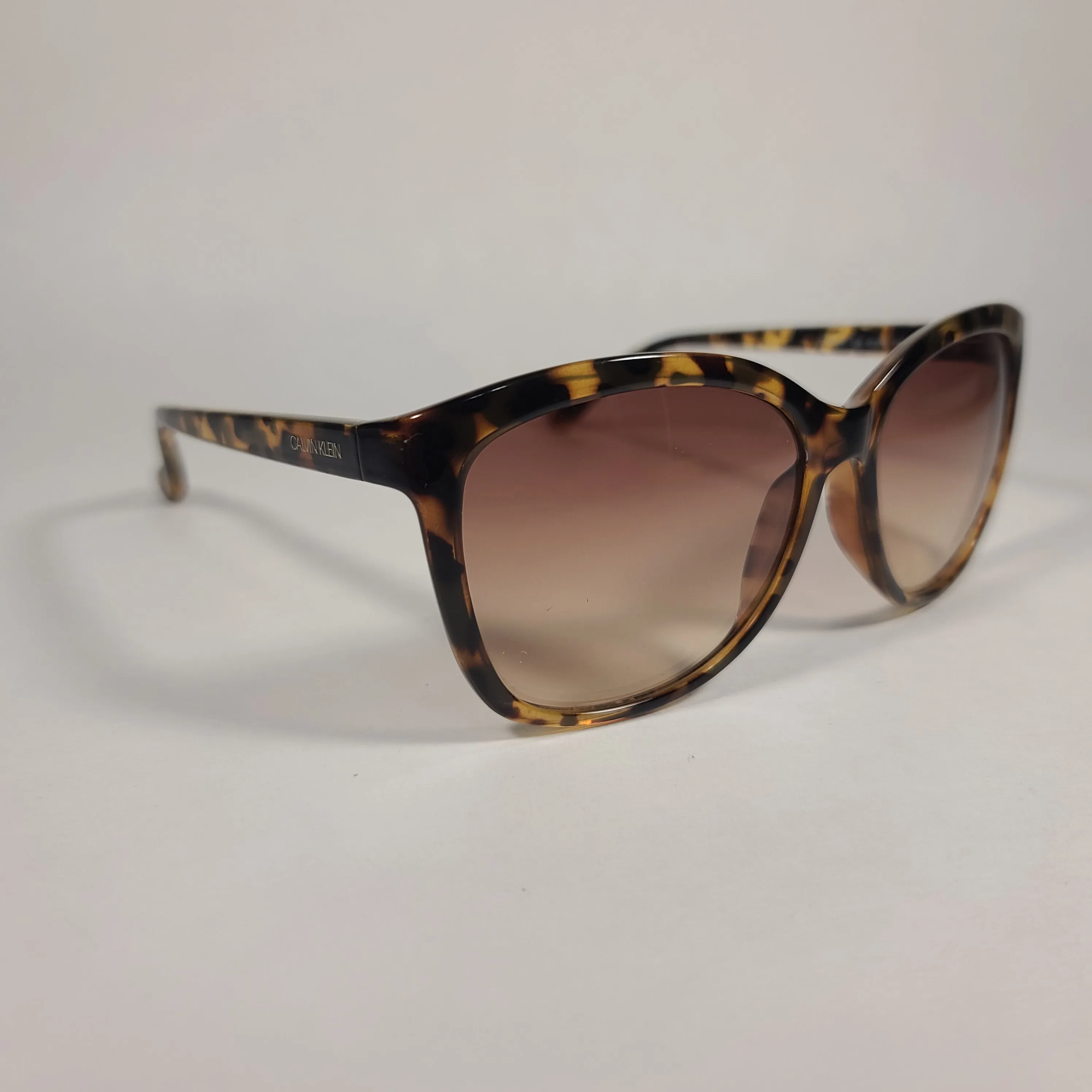 Calvin Klein Cat Eye Sunglasses CK19542S 235 Brown Tortoise Frame Brown Gradient Lens