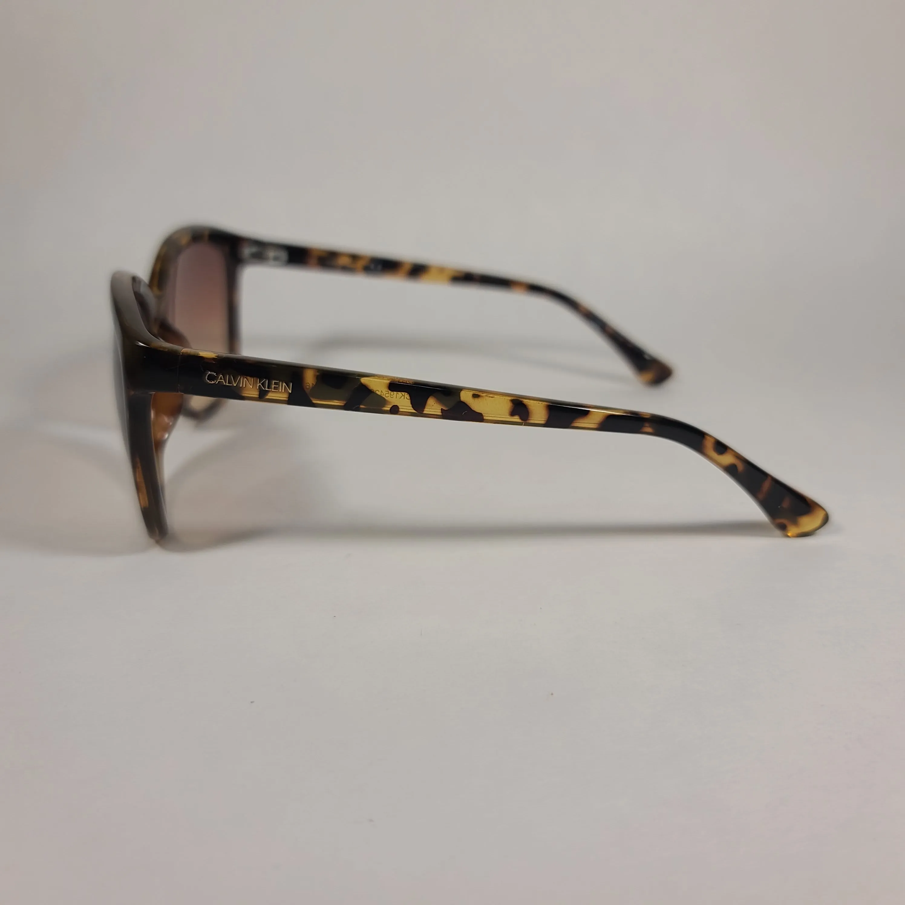 Calvin Klein Cat Eye Sunglasses CK19542S 235 Brown Tortoise Frame Brown Gradient Lens