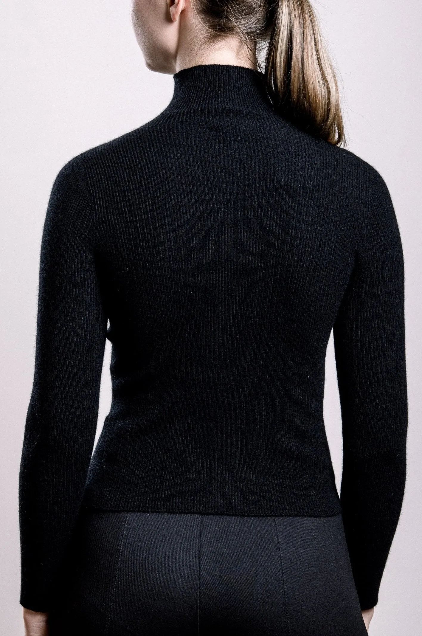 Cashmere Turtle Neck Sweater - Black