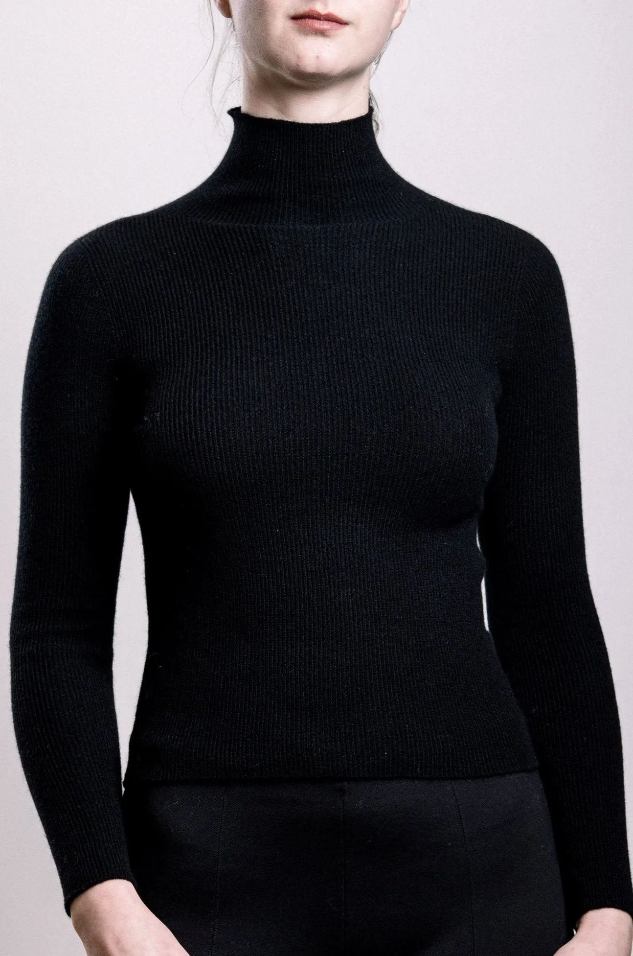 Cashmere Turtle Neck Sweater - Black