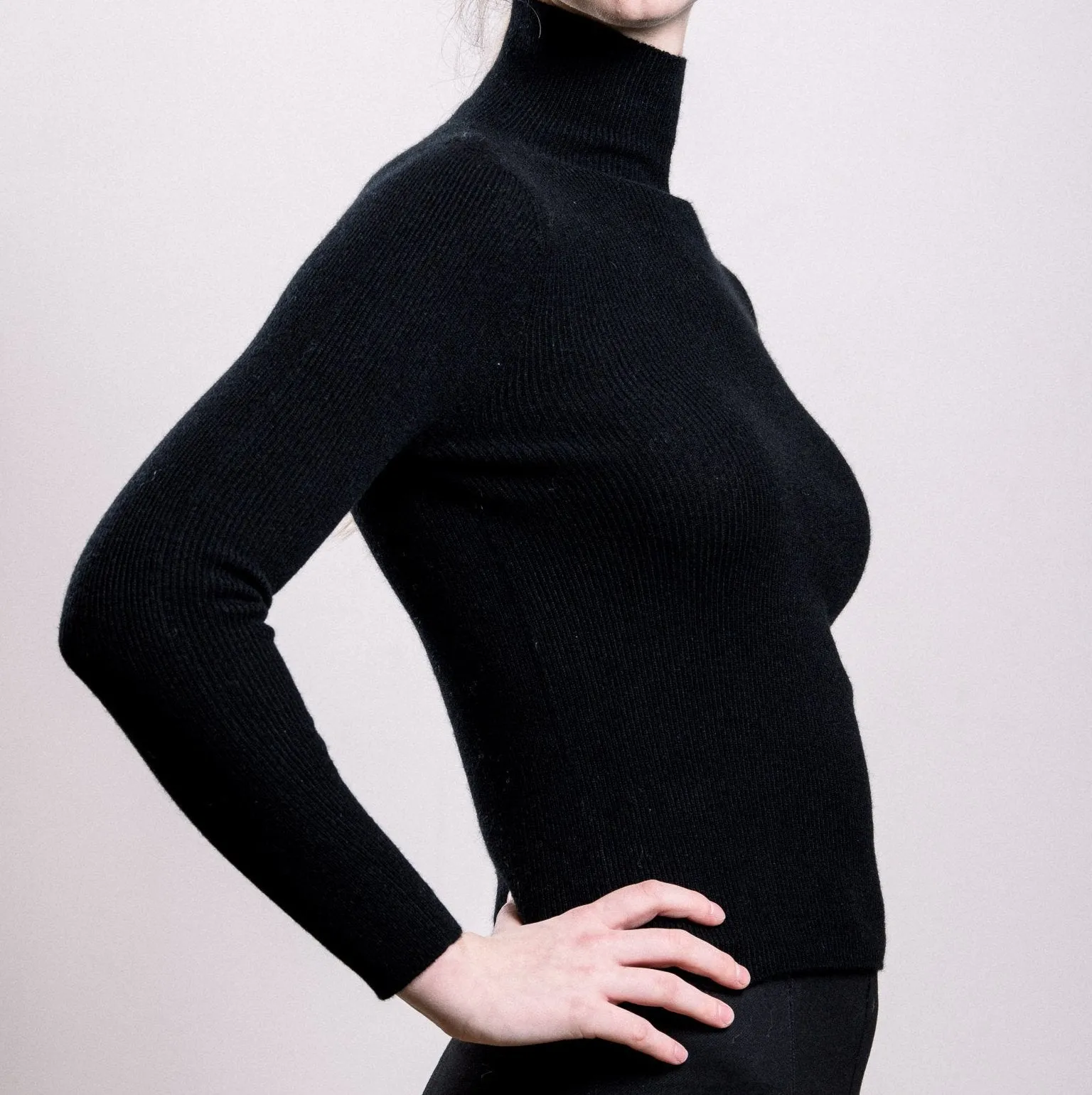 Cashmere Turtle Neck Sweater - Black