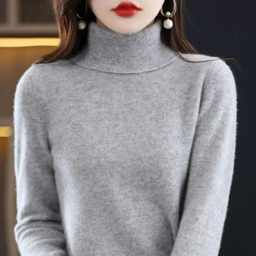 Cashmere turtleneck sweater in a fashionable style
