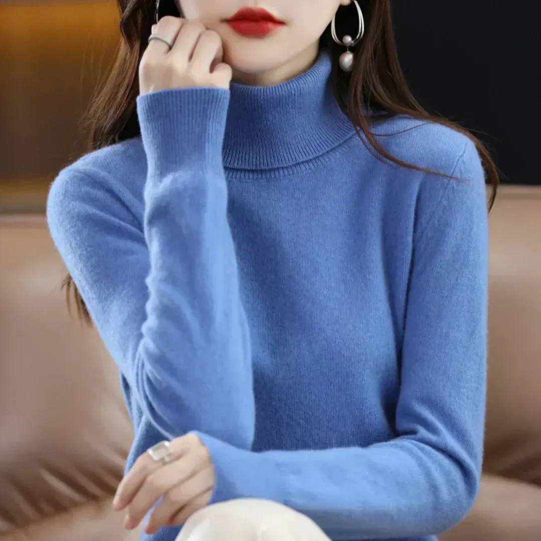 Cashmere turtleneck sweater in a fashionable style