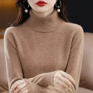 Cashmere turtleneck sweater in a fashionable style
