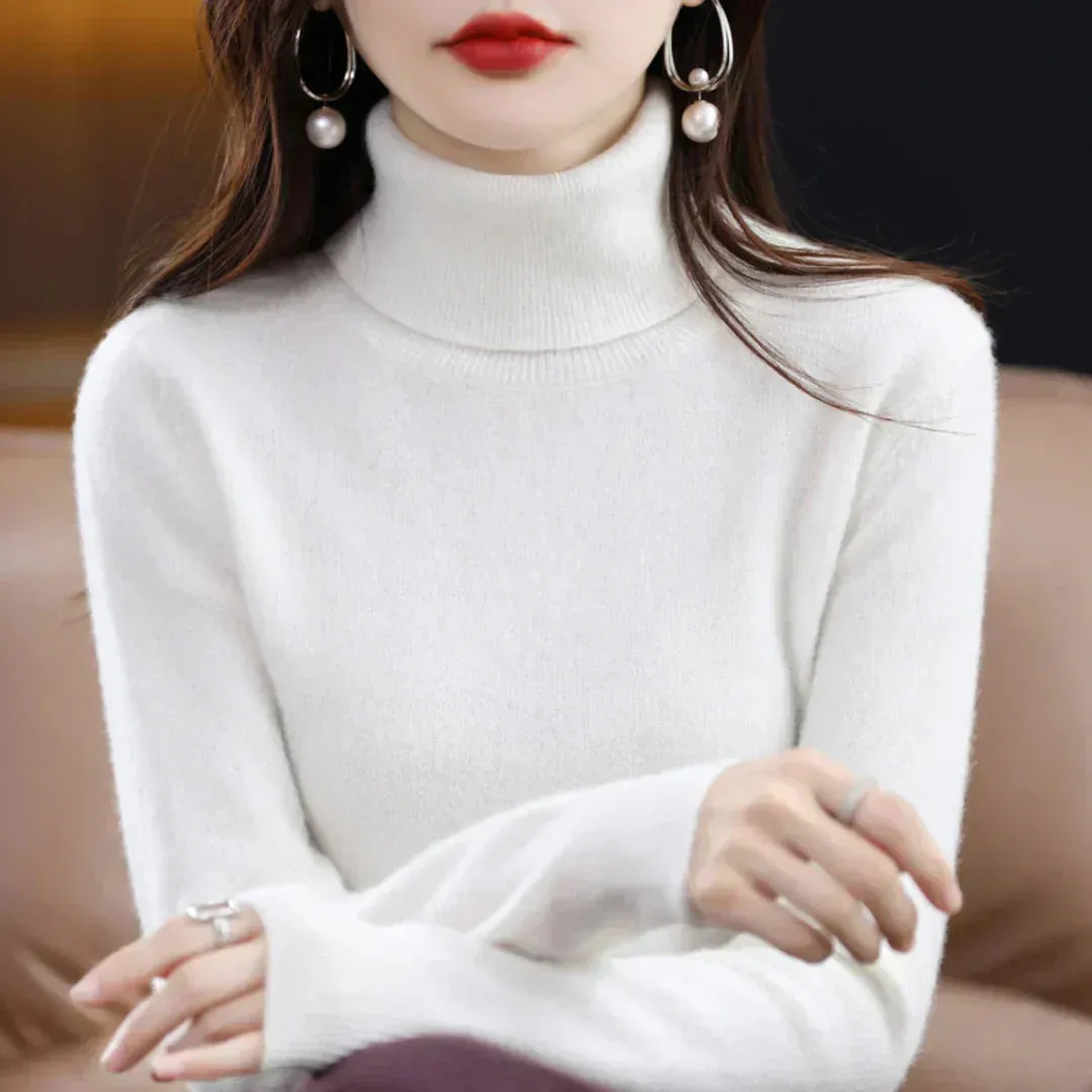 Cashmere turtleneck sweater in a fashionable style