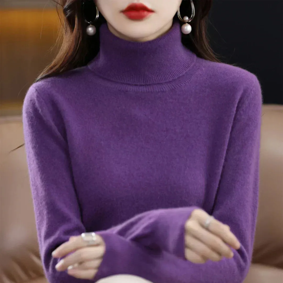 Cashmere turtleneck sweater in a fashionable style