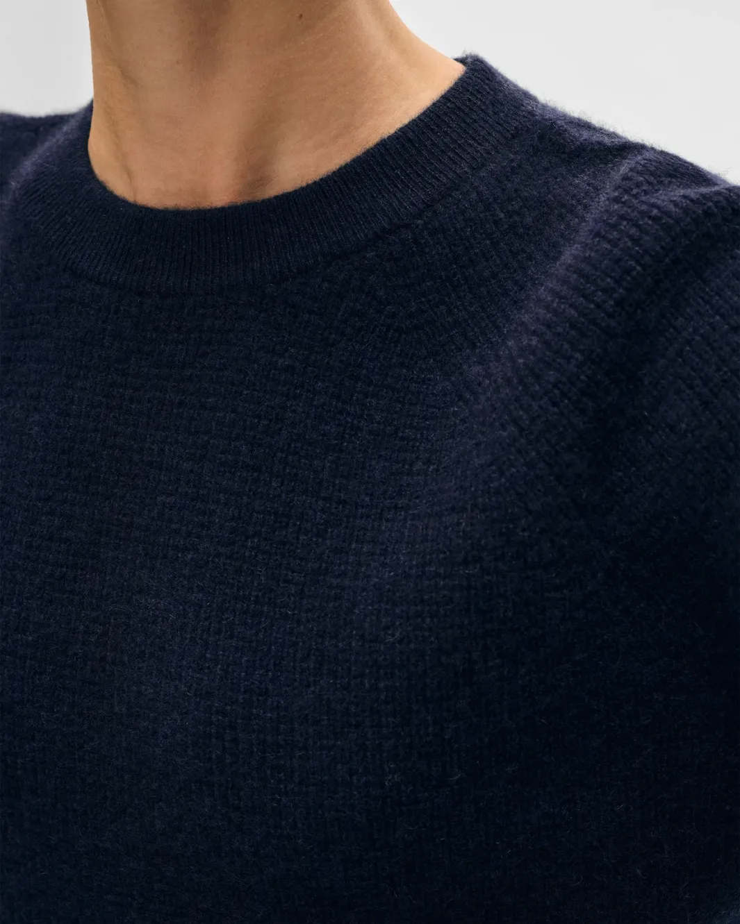 CASHMERE WAFFLE SWEATSHIRT IN DEEP NAVY
