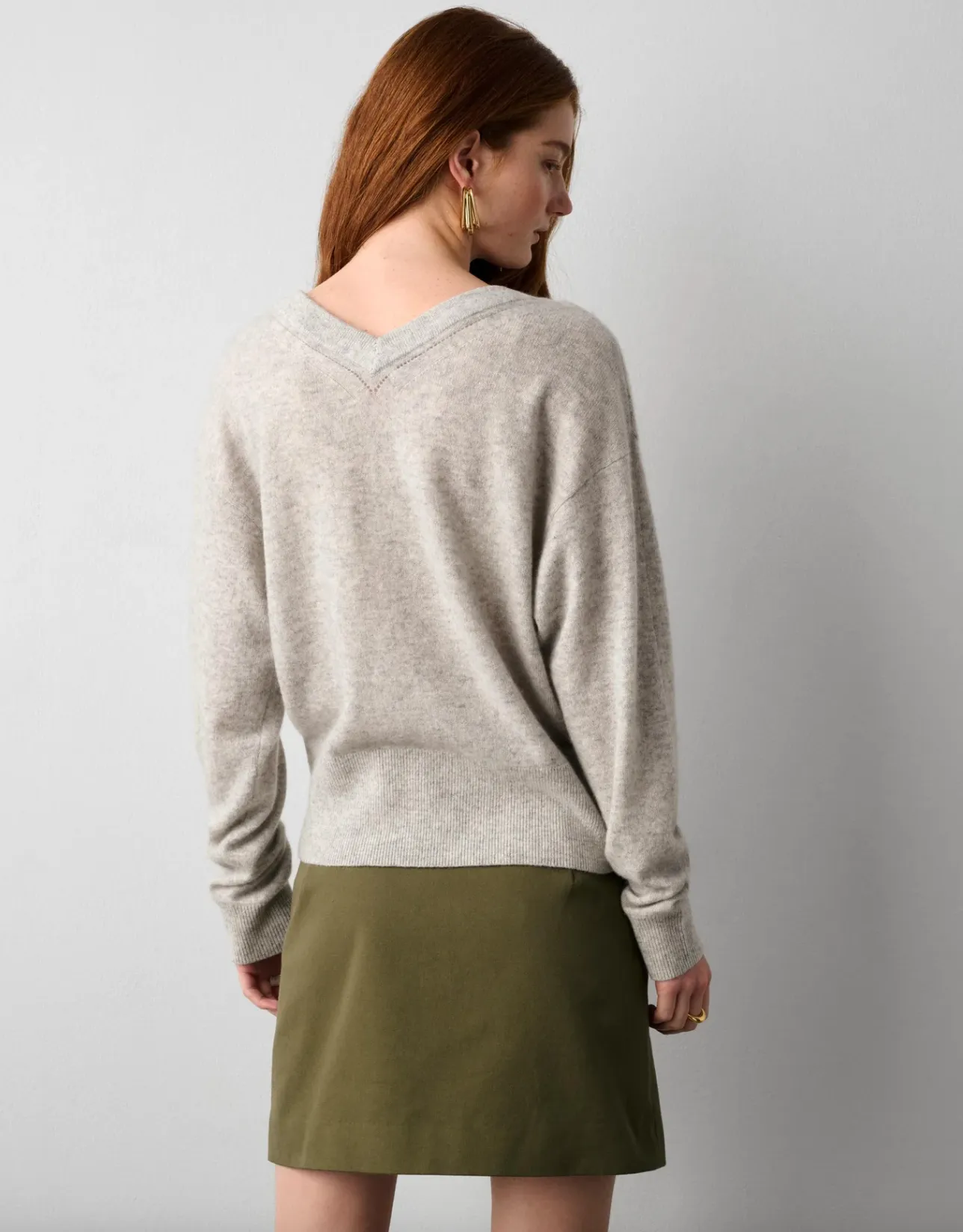 CASHMERE WIDE VNECK IN MISTY GREY HEATHER
