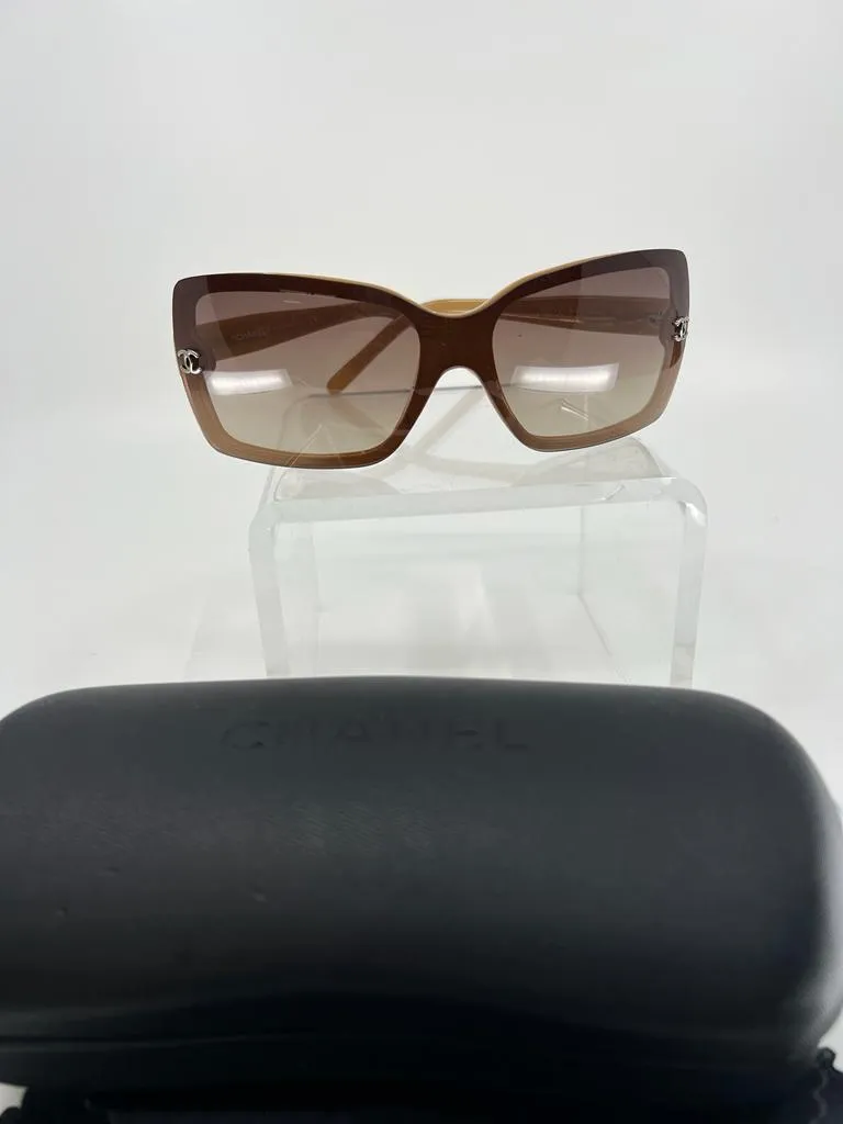 CHANEL CC GRADIENT TINT OVERSIZED SUNGLASSES