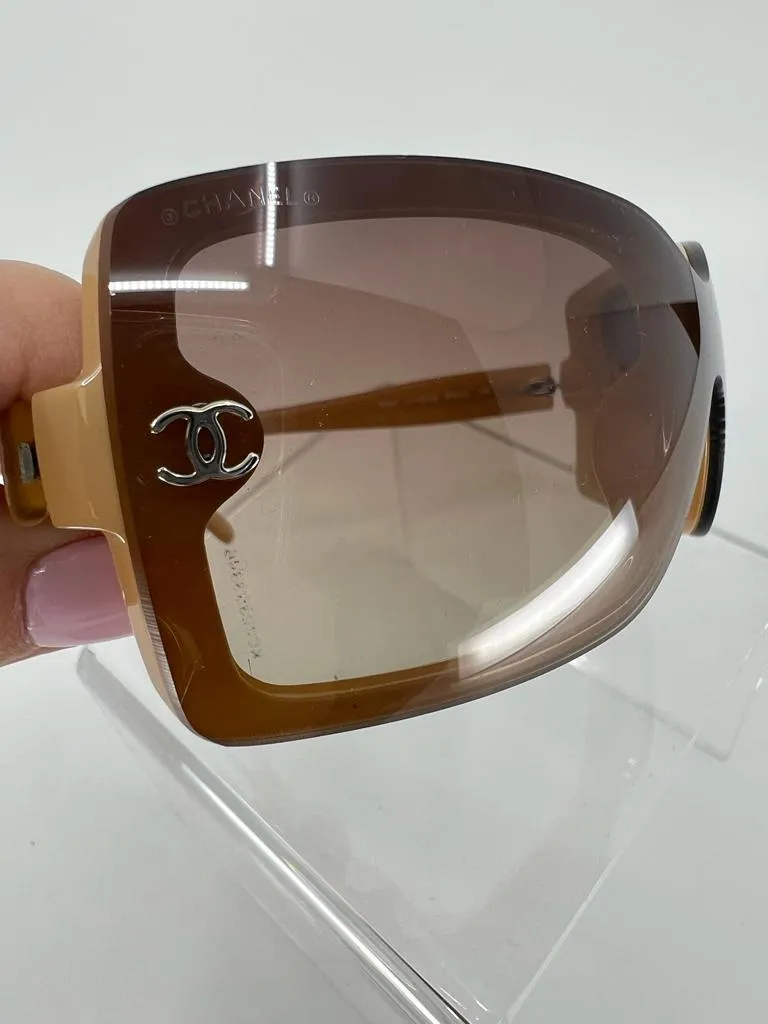 CHANEL CC GRADIENT TINT OVERSIZED SUNGLASSES