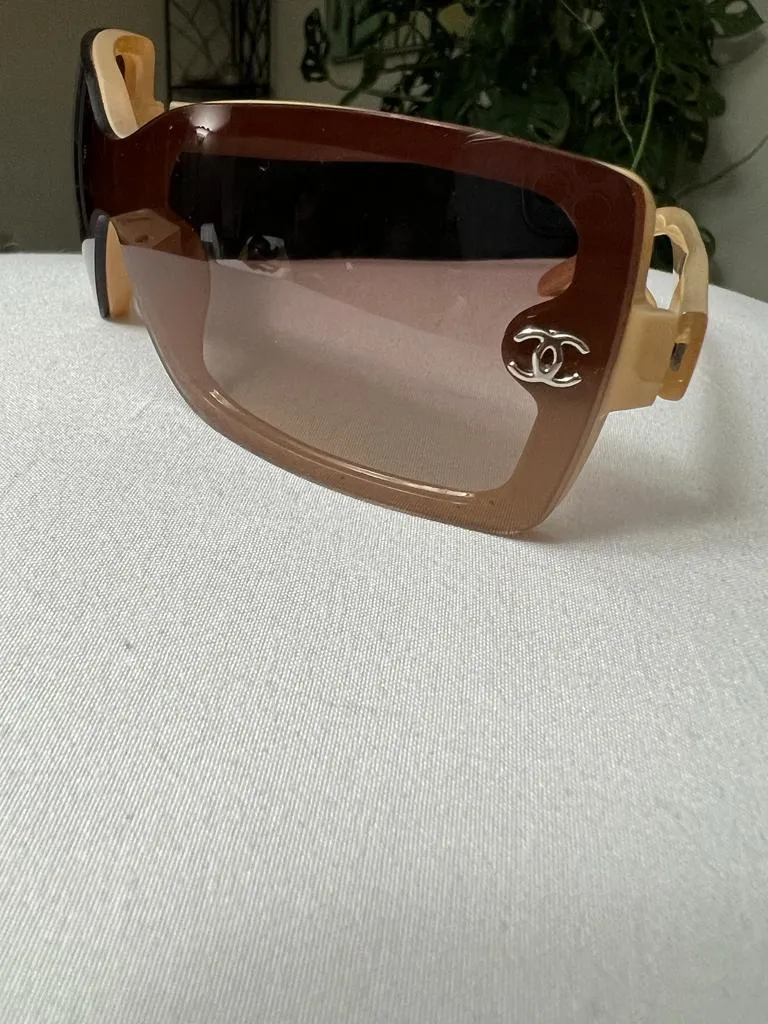 CHANEL CC GRADIENT TINT OVERSIZED SUNGLASSES