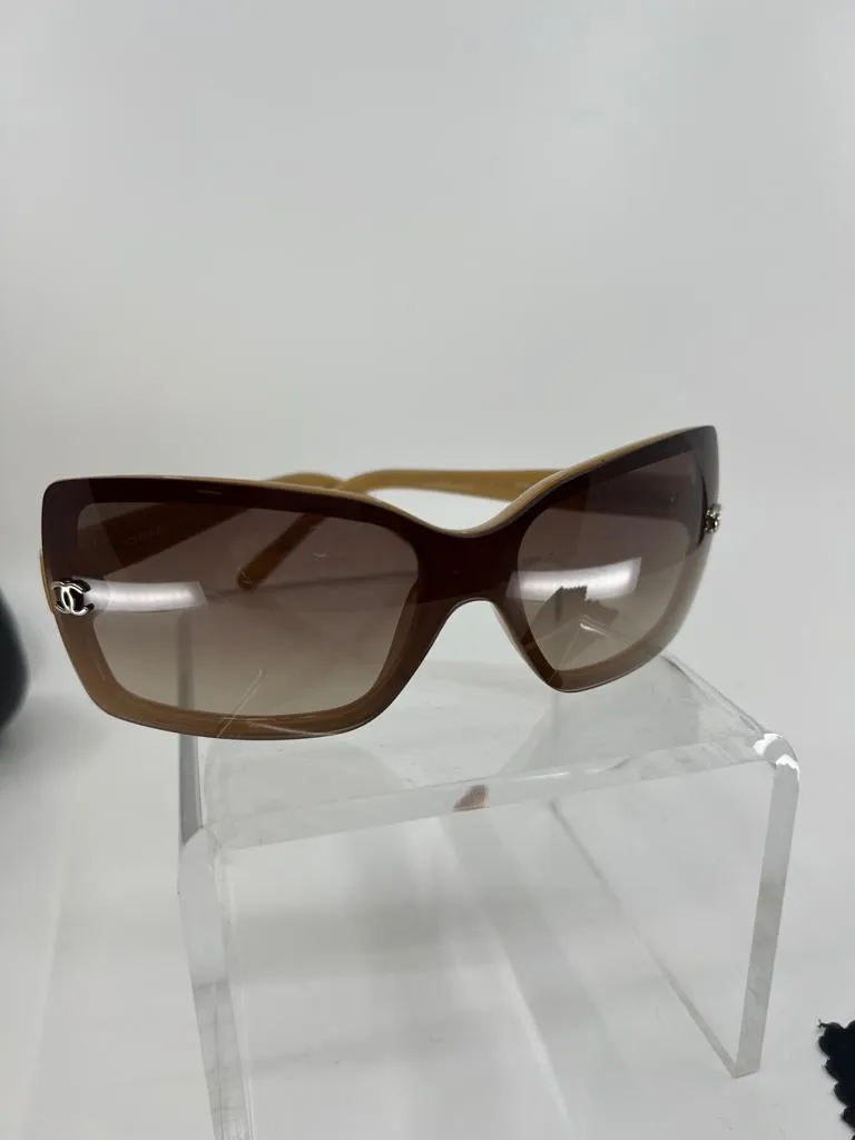 CHANEL CC GRADIENT TINT OVERSIZED SUNGLASSES