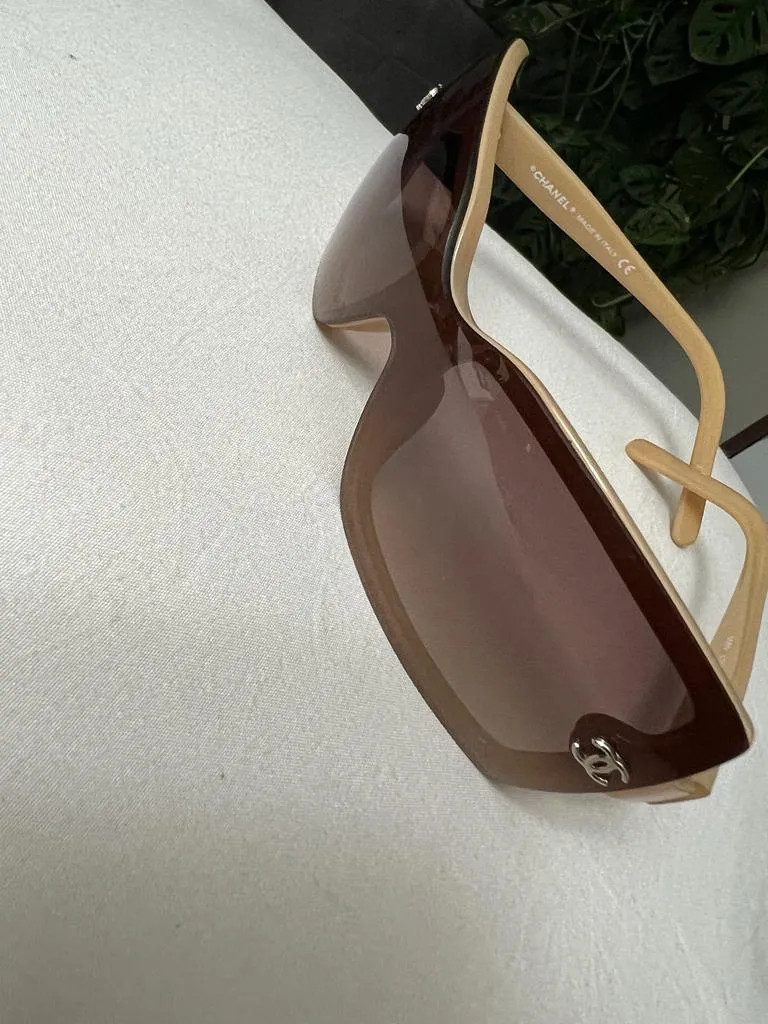 CHANEL CC GRADIENT TINT OVERSIZED SUNGLASSES