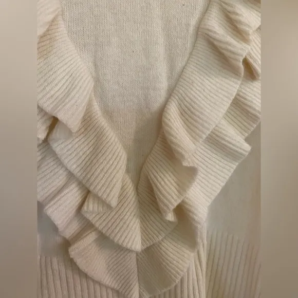 Cinq a Sept / Palomino Ribbed Ruffle mock neck crop ivory cream Fitted Sweater M