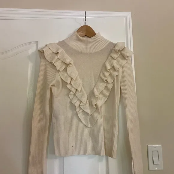 Cinq a Sept / Palomino Ribbed Ruffle mock neck crop ivory cream Fitted Sweater M