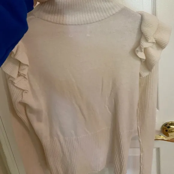 Cinq a Sept / Palomino Ribbed Ruffle mock neck crop ivory cream Fitted Sweater M