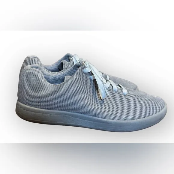 EUC Atoms Sneakers Model 000 Men-10 women-11.5