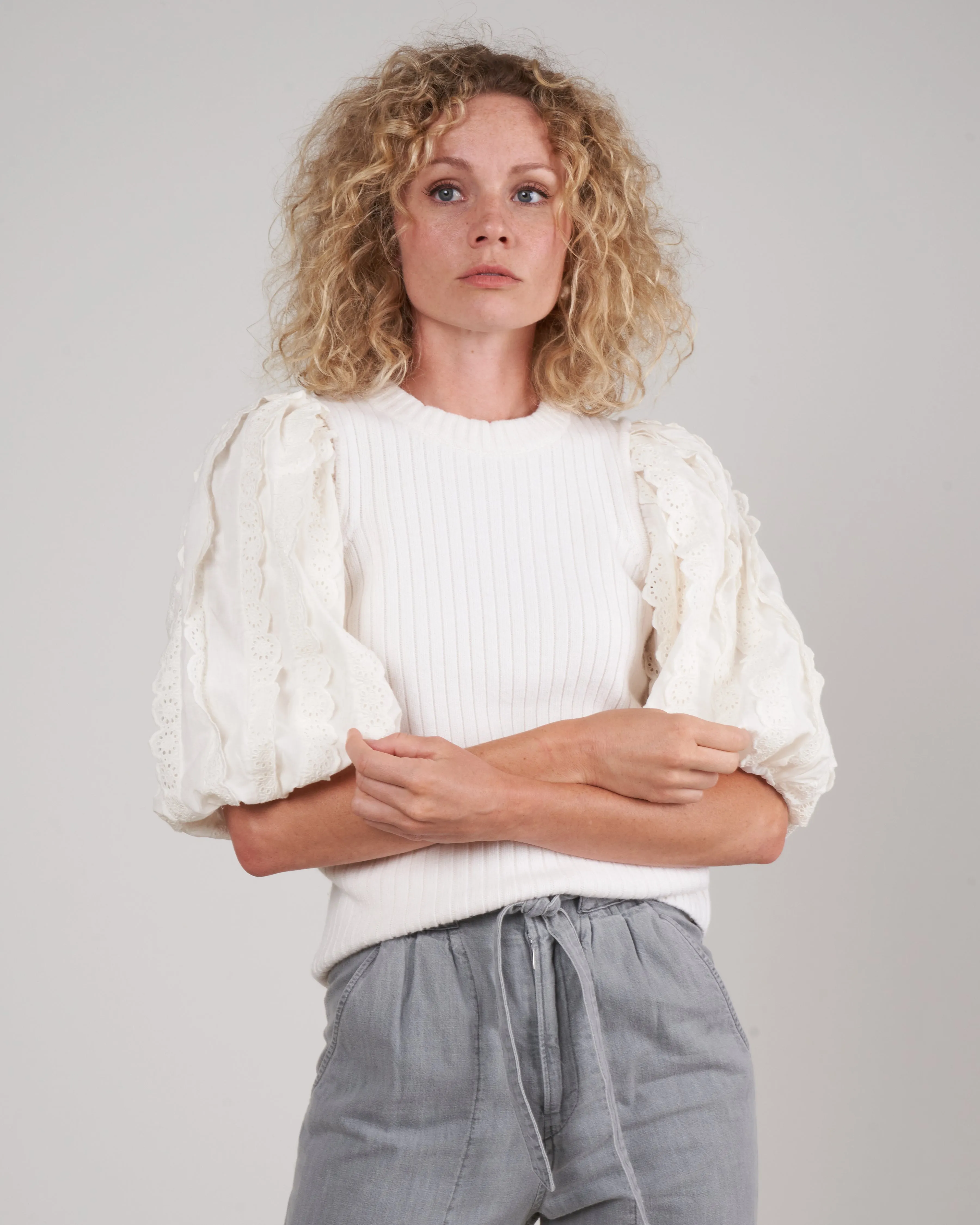 everleigh eyelet s/slv combo sweater- cream cream