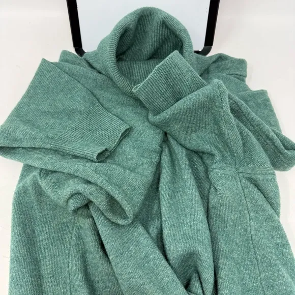 German Made Women’s Sea Foam Green Wool Cashmere Turtleneck Sweater Size 36 38 M