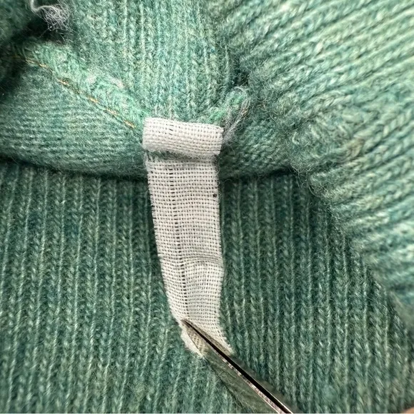 German Made Women’s Sea Foam Green Wool Cashmere Turtleneck Sweater Size 36 38 M