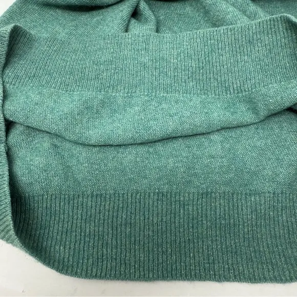 German Made Women’s Sea Foam Green Wool Cashmere Turtleneck Sweater Size 36 38 M