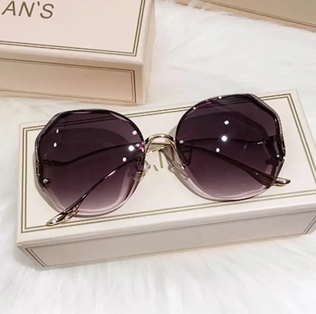 Gradient Gray Rimless Sunglasses