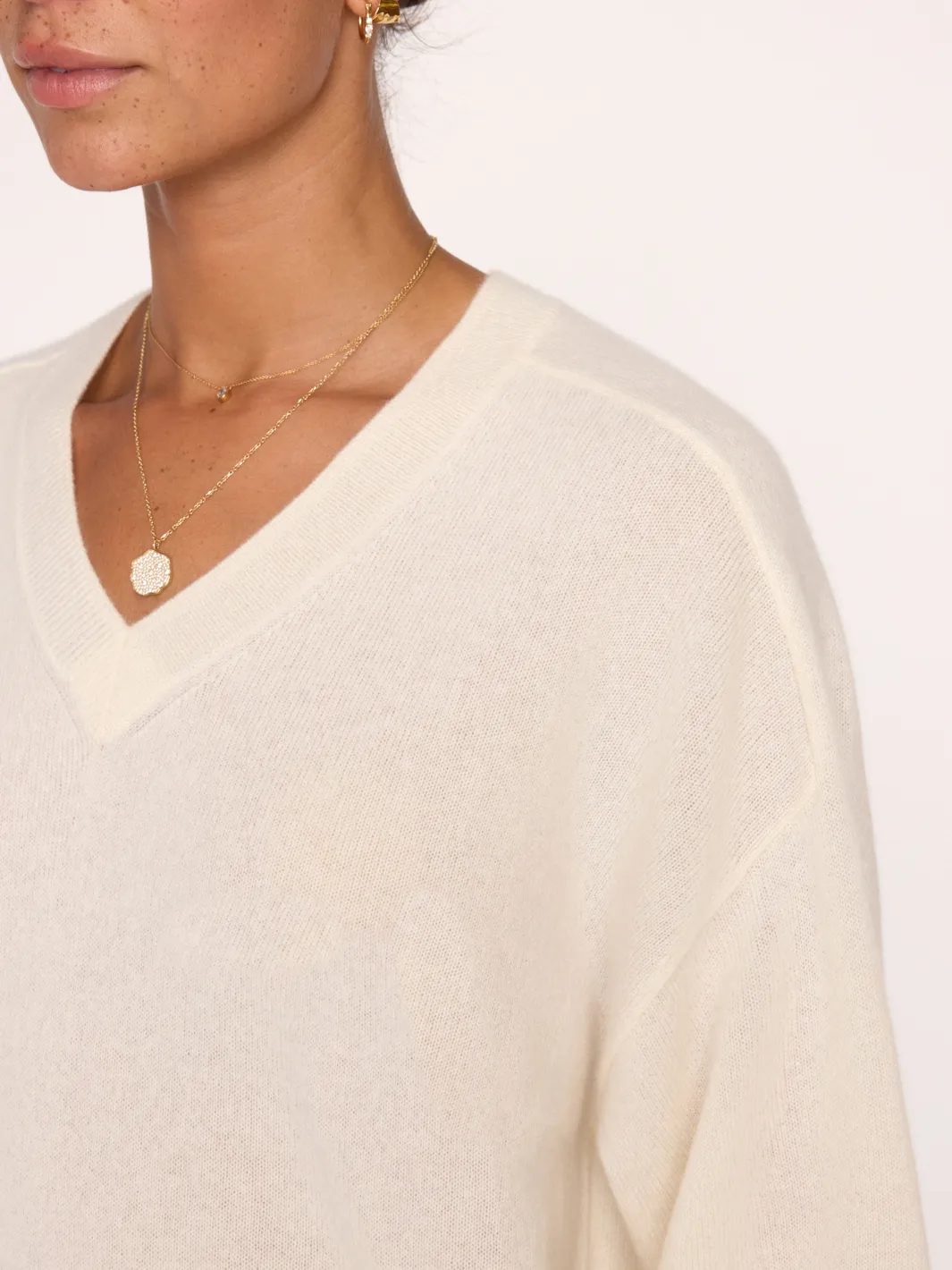 LEIA VEE SWEATER IN ALMOND