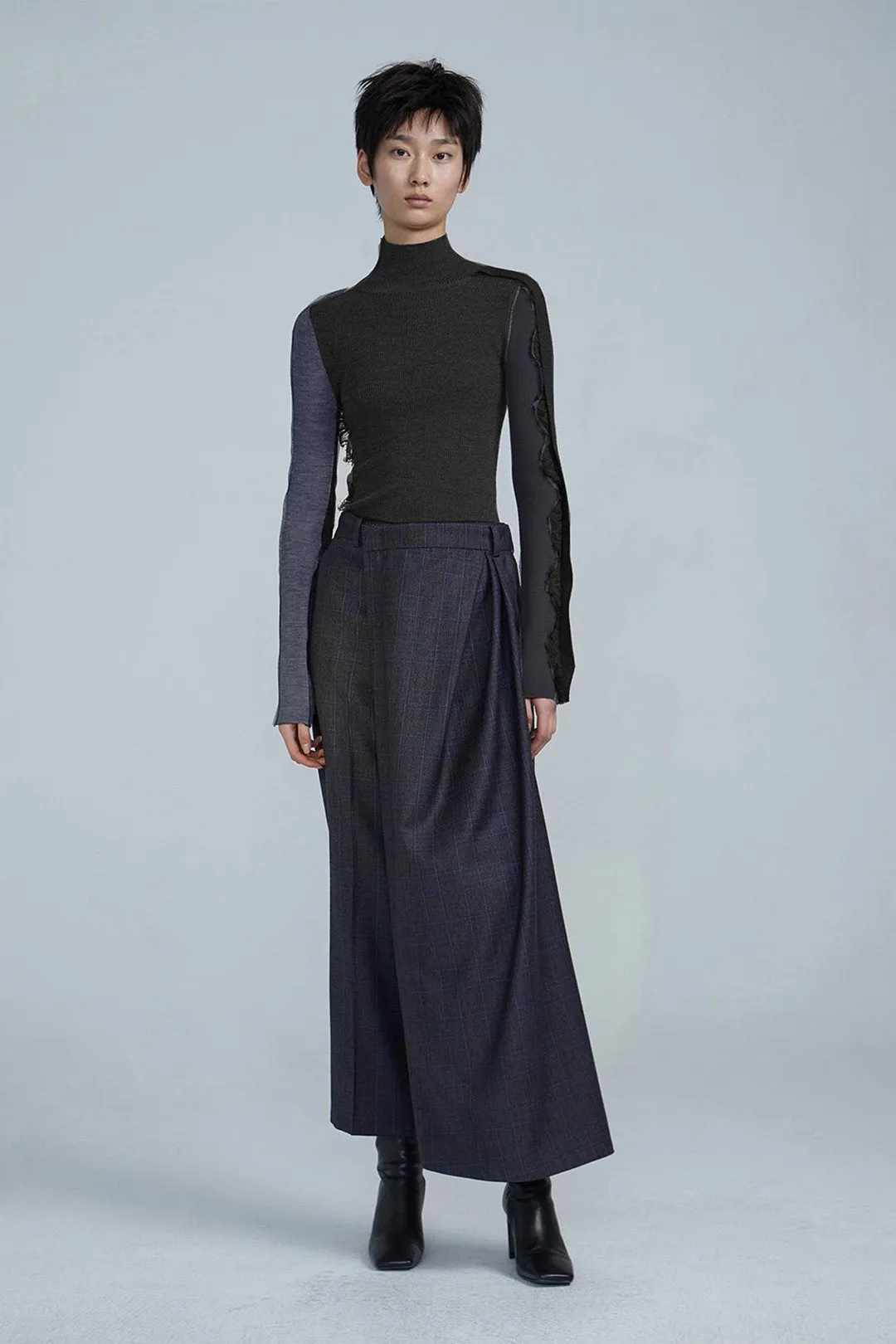 Leyla Lace Long Sleeve Pullover - Black