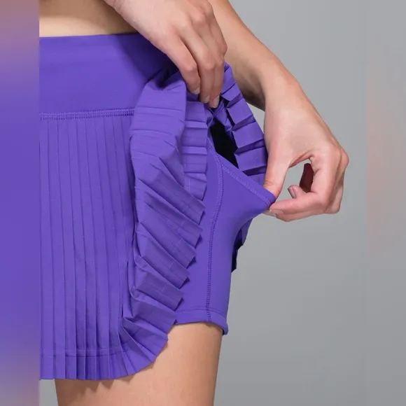 LULULEMON Pleat To Street Skirt II Tennis Pickleball in Iris Flower Size 8