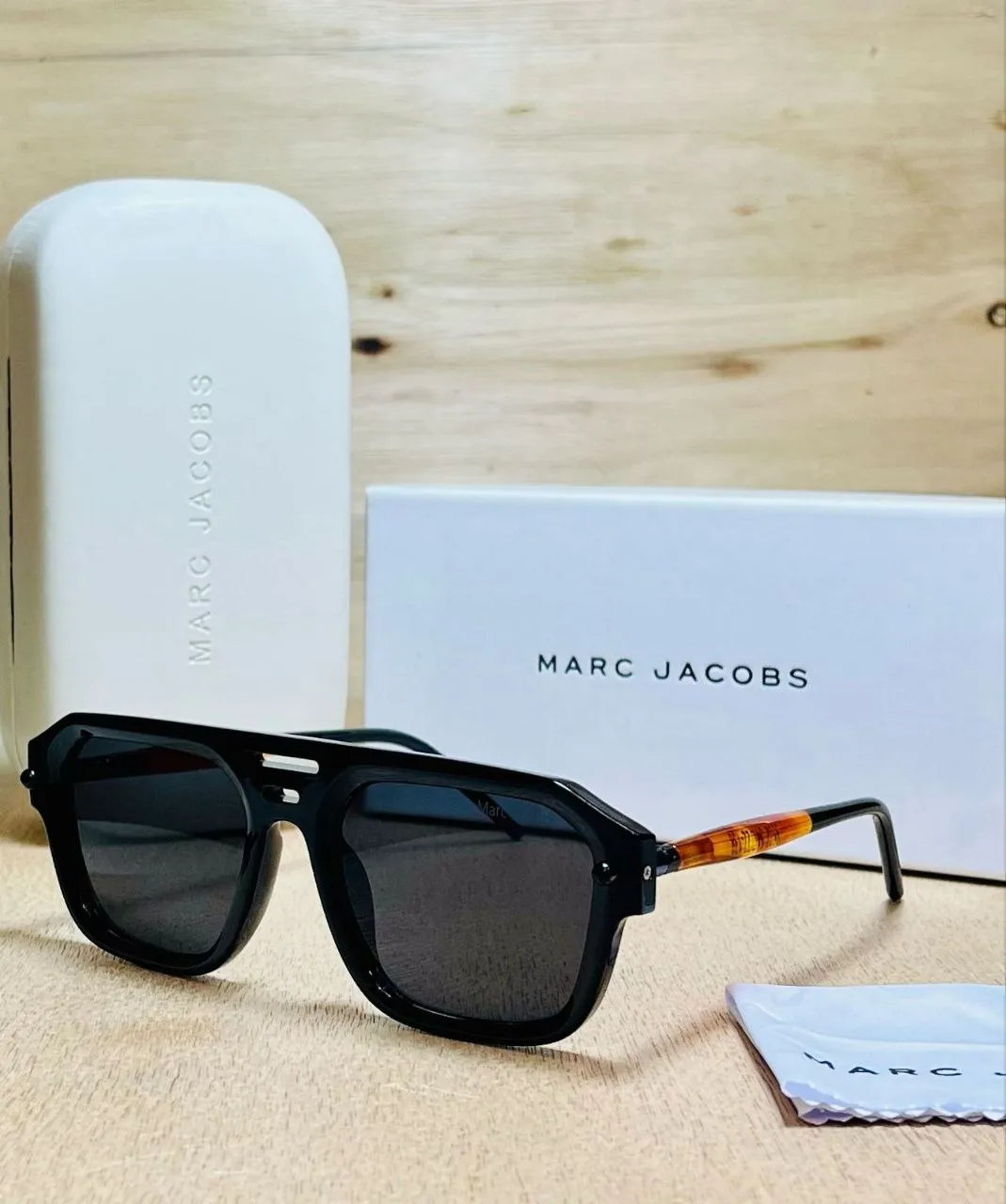 Marc Jacobs Horizon Edge Gradient Lens Sunglasses – Bold Transparent Frame
