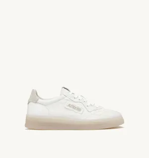 Medalist Low Sneakers in White Canvas