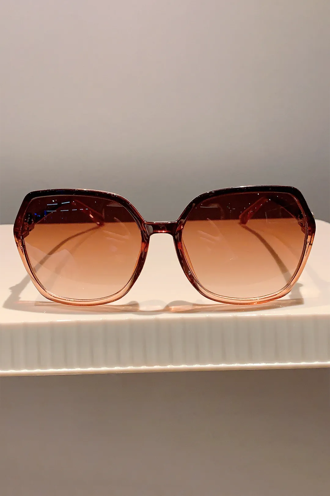 Nesta - Trendy Gradient Lens Woman's Sunglasses
