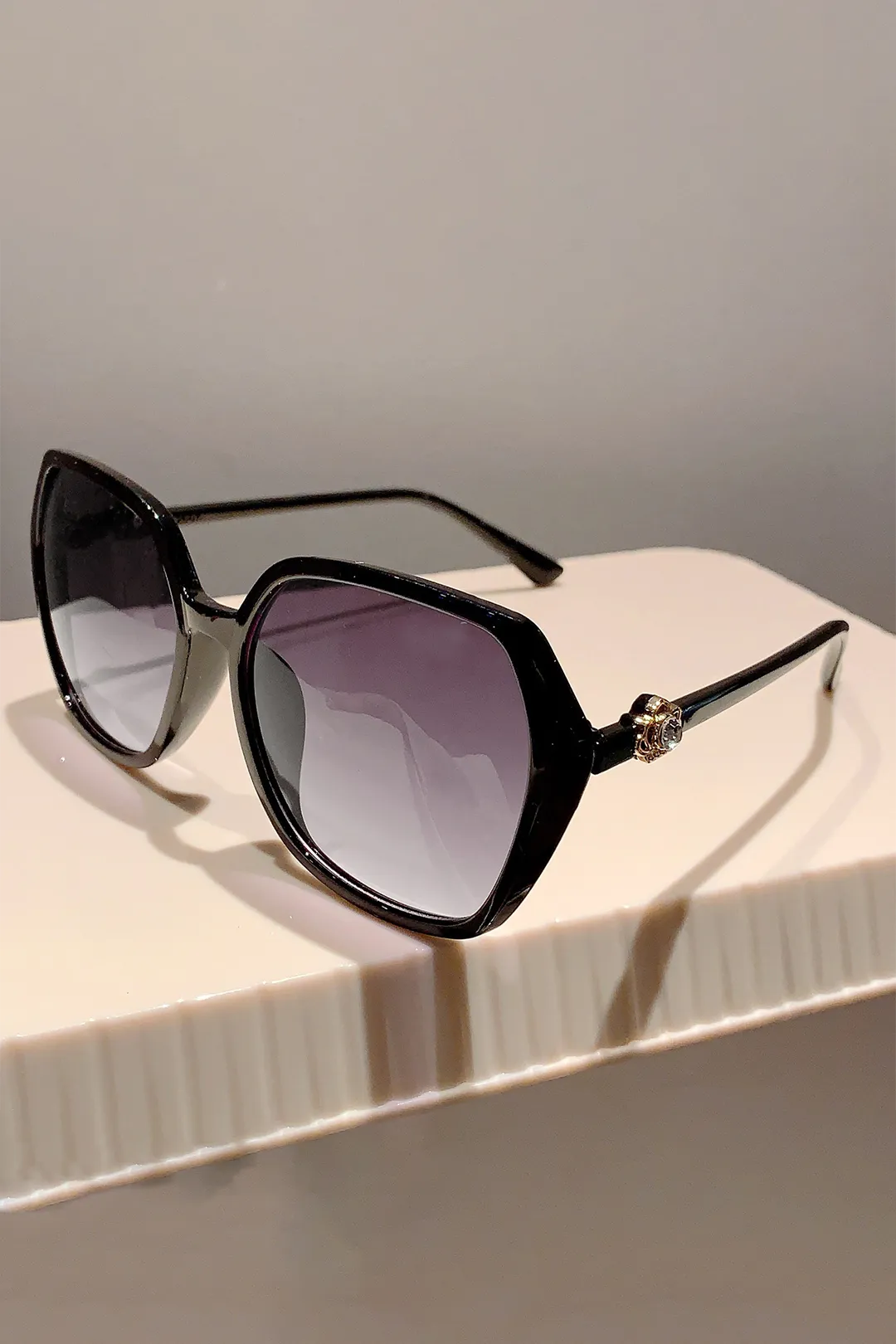 Nesta - Trendy Gradient Lens Woman's Sunglasses