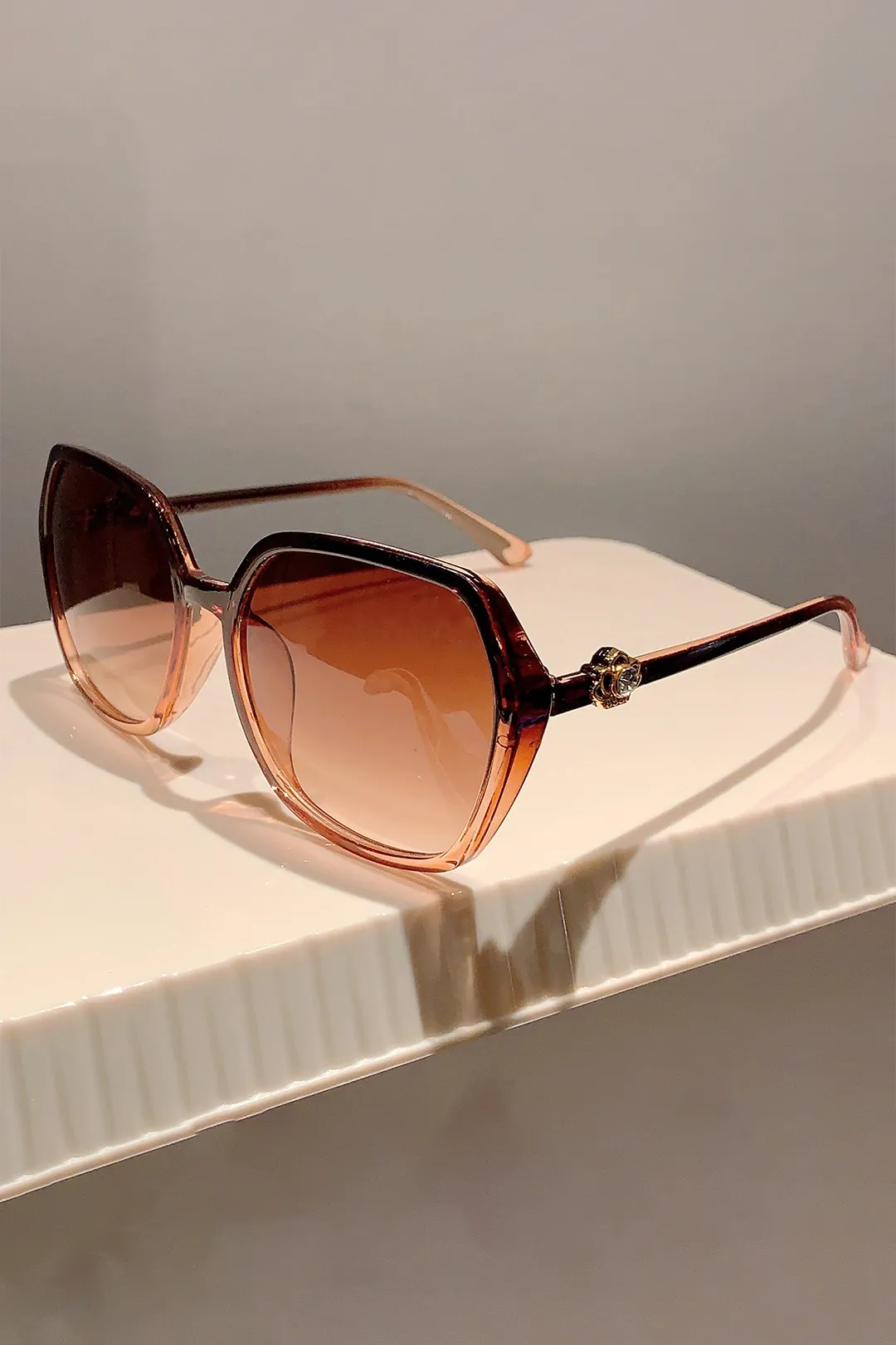 Nesta - Trendy Gradient Lens Woman's Sunglasses