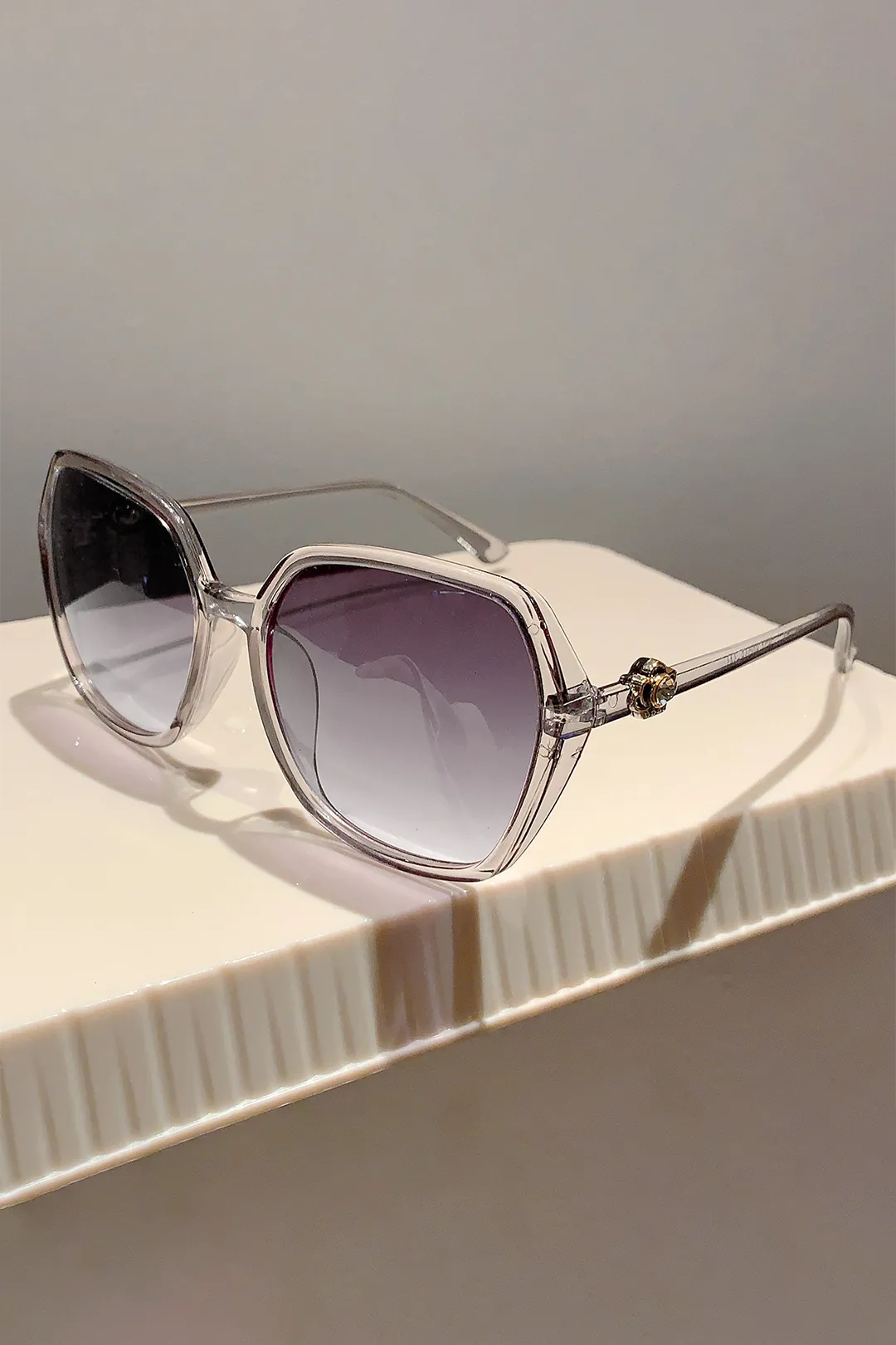 Nesta - Trendy Gradient Lens Woman's Sunglasses