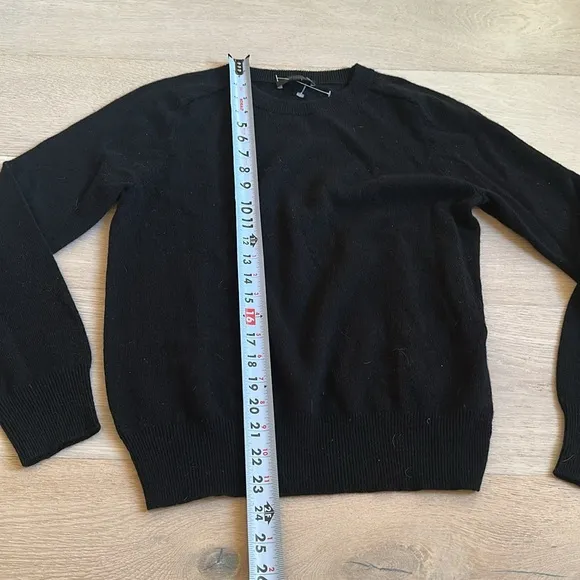 New 100% cashmere Ann Taylor Sweater sz medium black