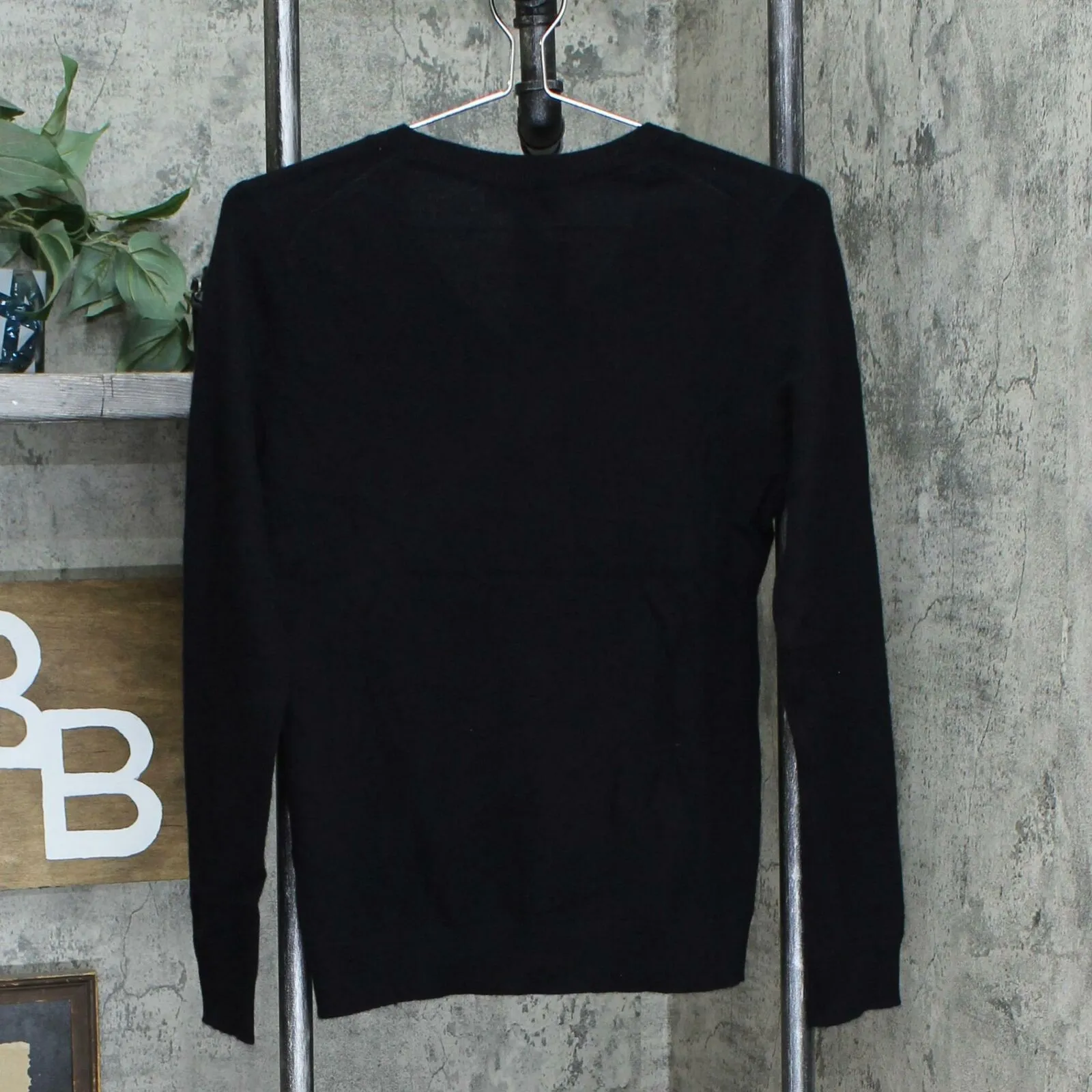 NWT Charter Club Women's V-Neck Cashmere Sweater. 100065345MS Small