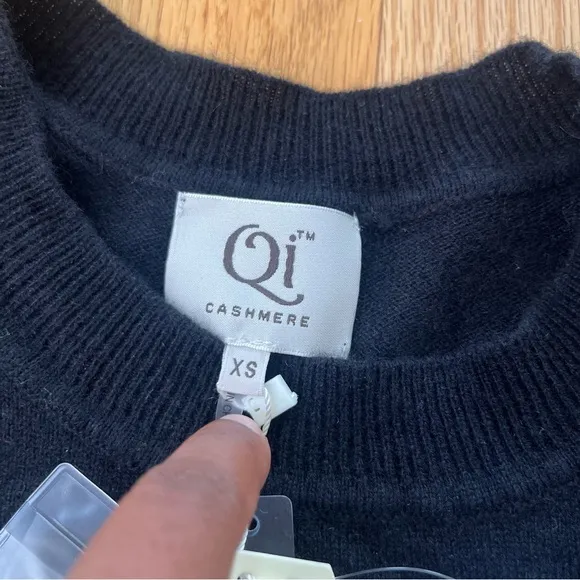 NWT QI Cashmere 100% cashmere ruffle sleeve black minimalist sweater XS