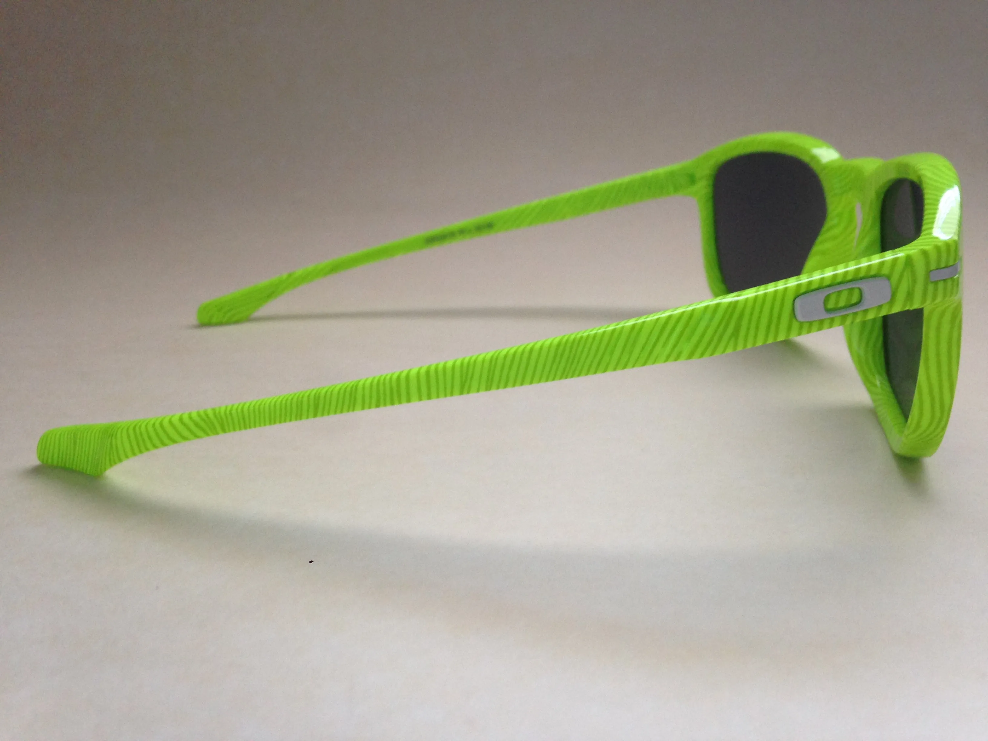 Oakley Enduro OO9223-25 Sport Sunglasses Fingerprint Green Jade Iridium Mirror Lens