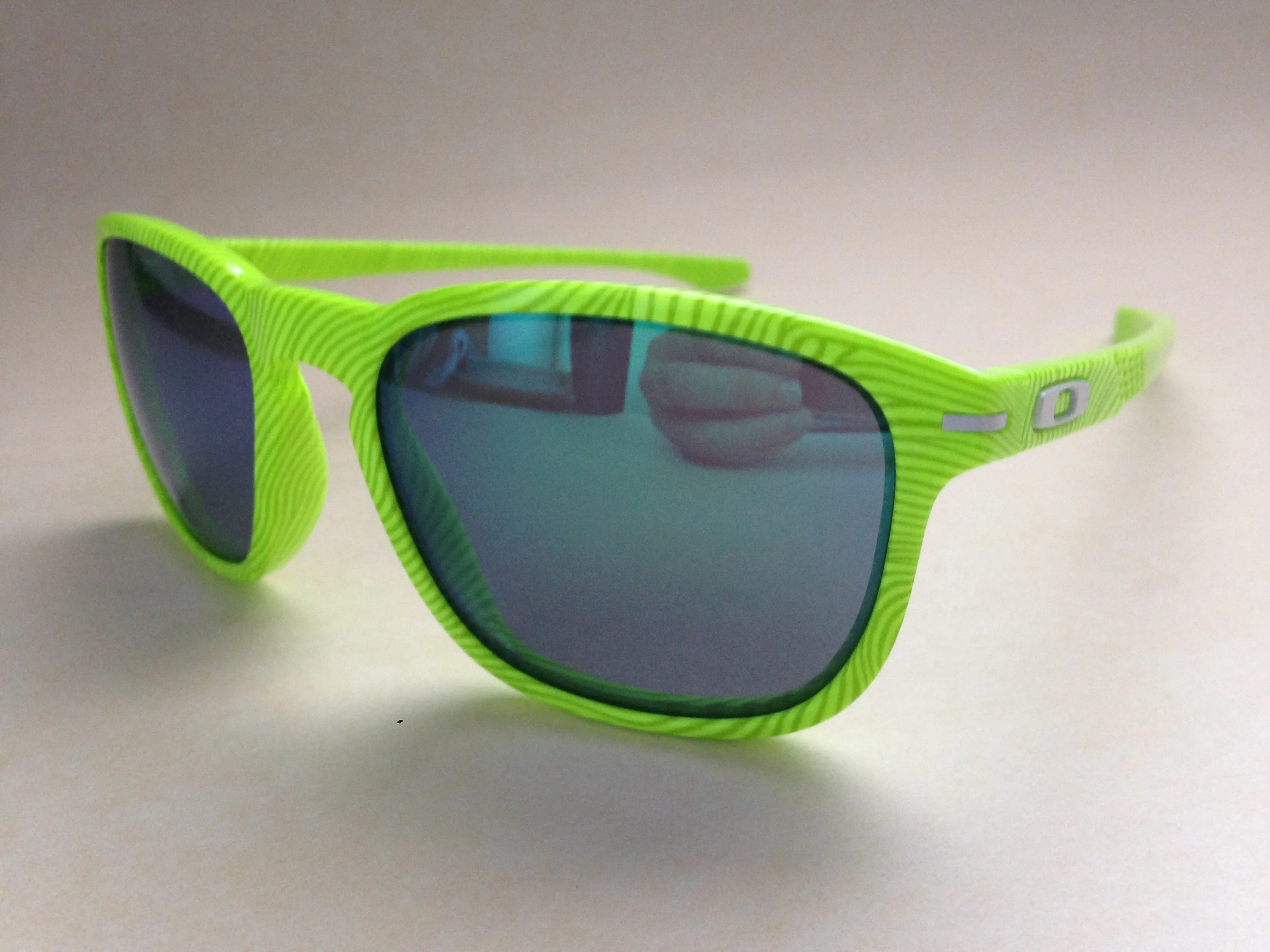 Oakley Enduro OO9223-25 Sport Sunglasses Fingerprint Green Jade Iridium Mirror Lens