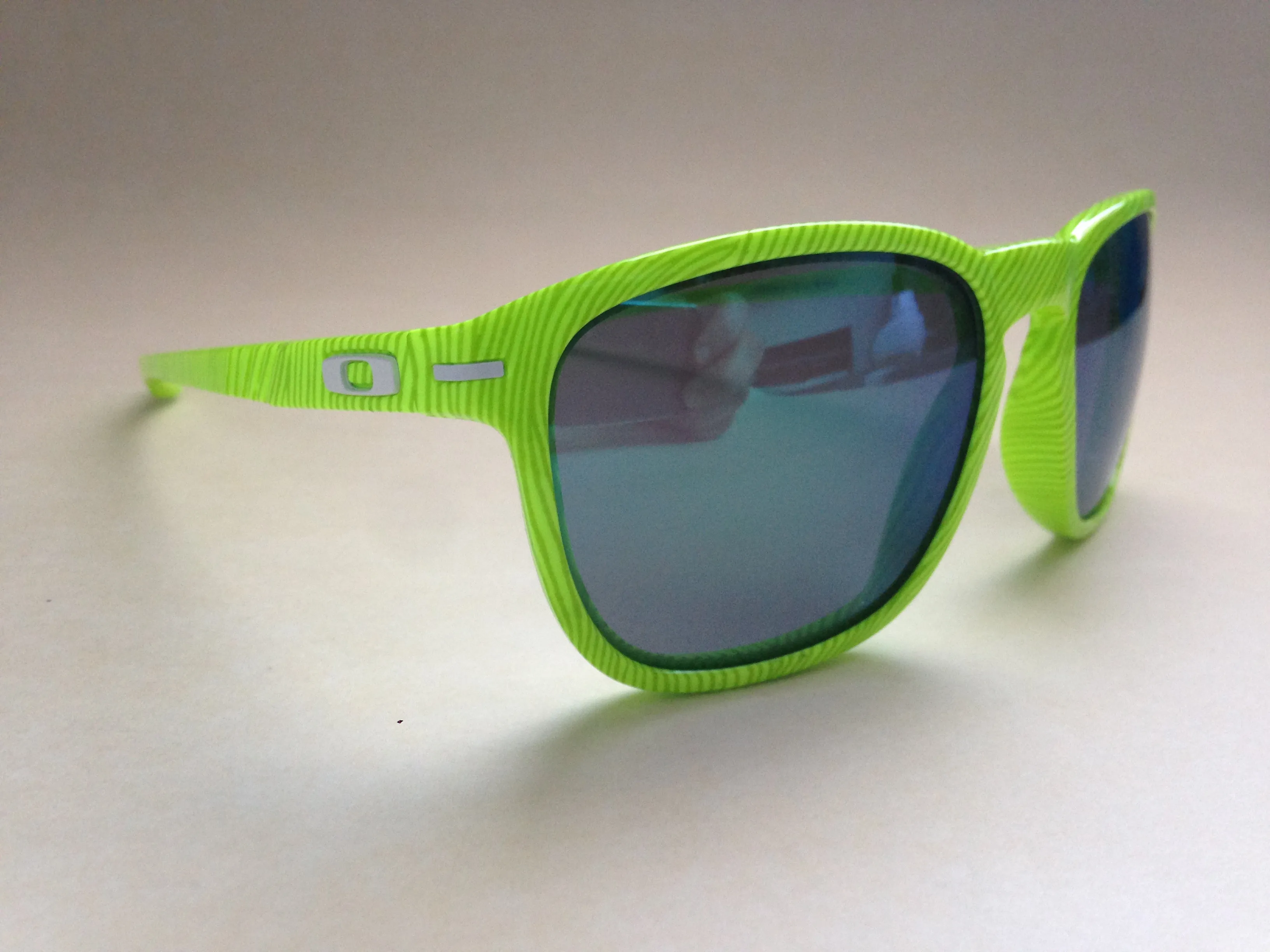 Oakley Enduro OO9223-25 Sport Sunglasses Fingerprint Green Jade Iridium Mirror Lens