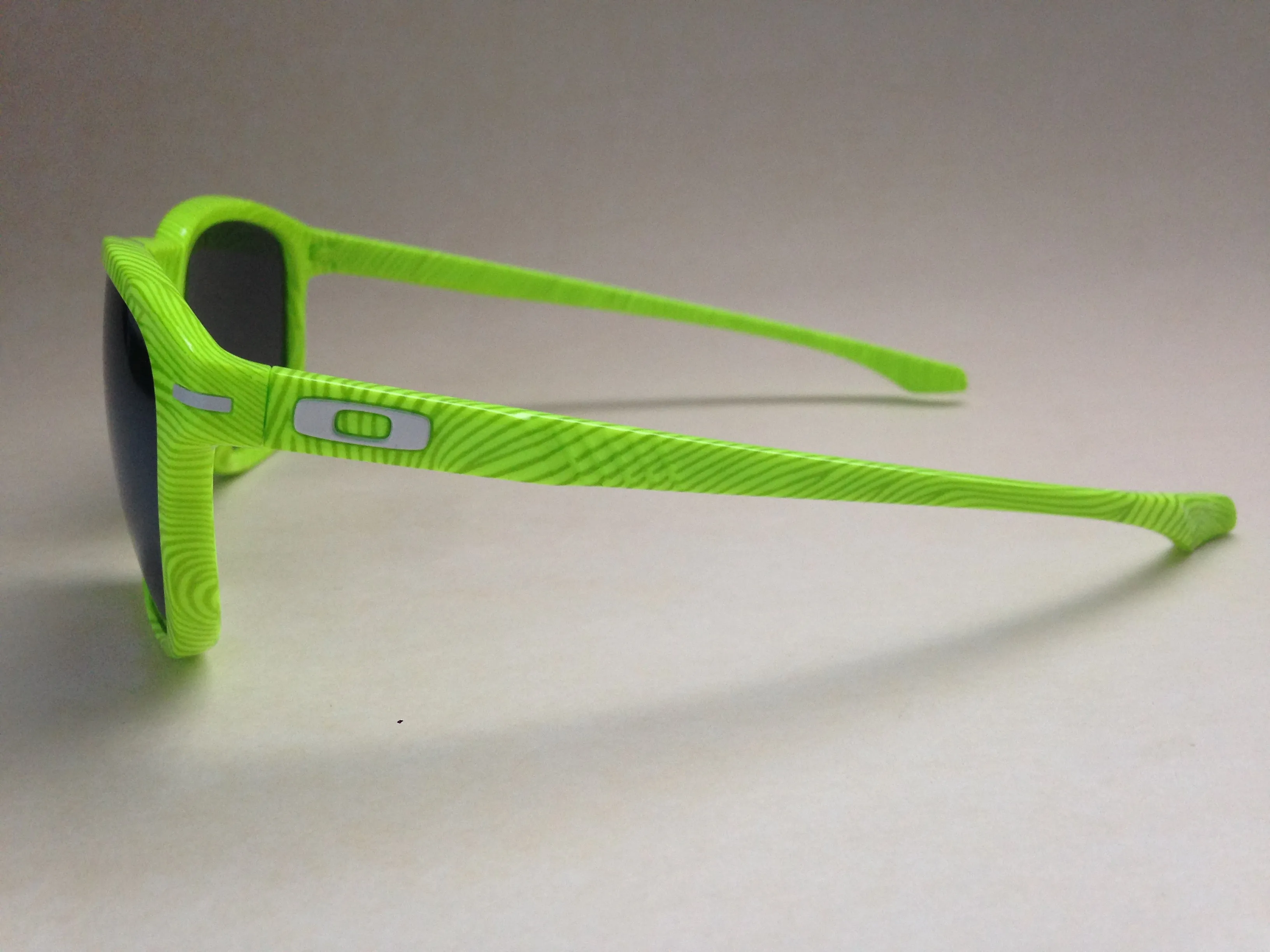 Oakley Enduro OO9223-25 Sport Sunglasses Fingerprint Green Jade Iridium Mirror Lens