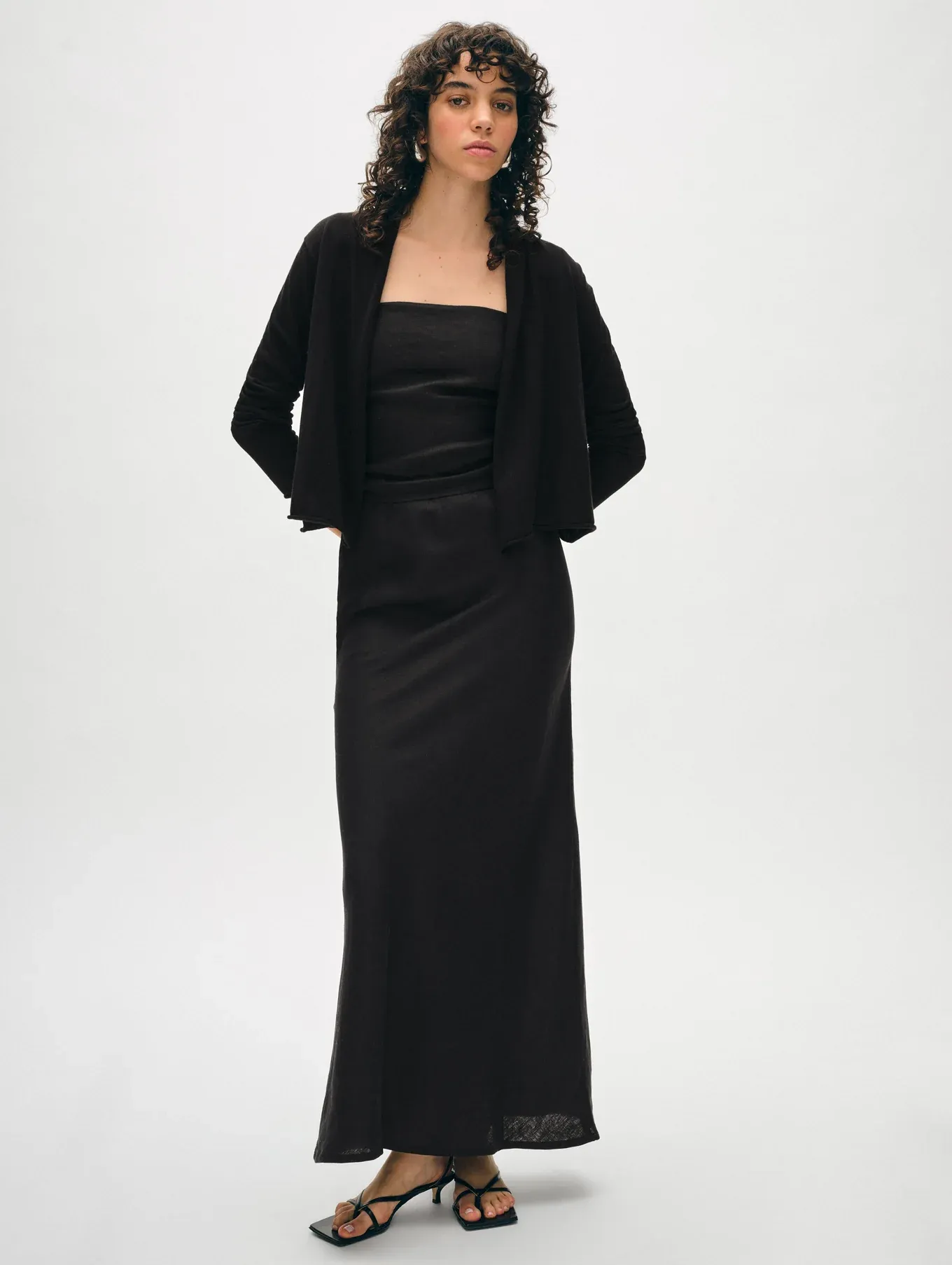 ORGANIC COTTON CROPPED TRAPEZE CARDIGAN IN BLACK