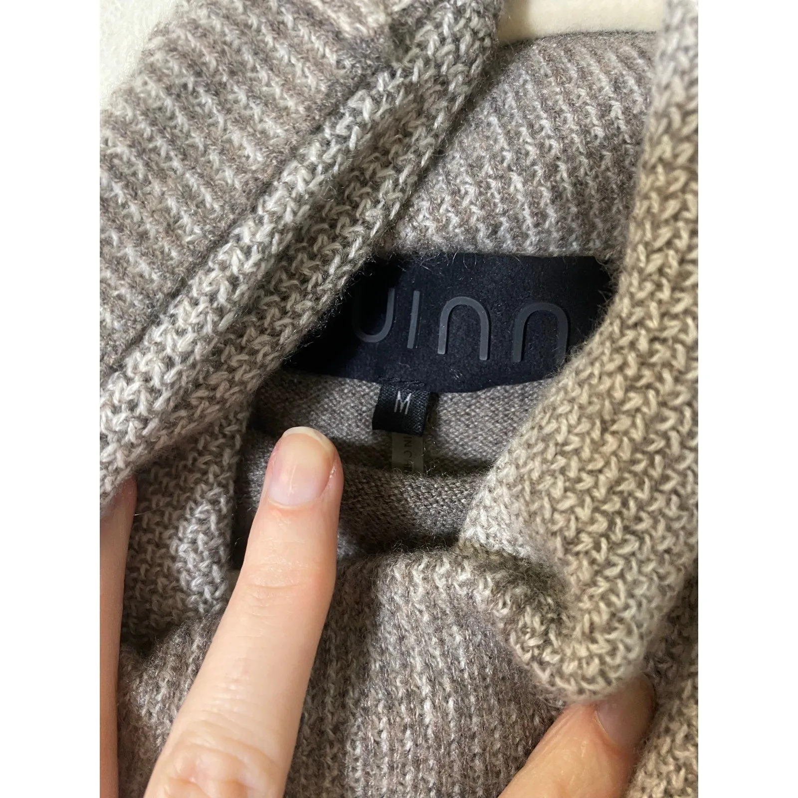 Quinn 100% Cashmere Sweater Size Medium