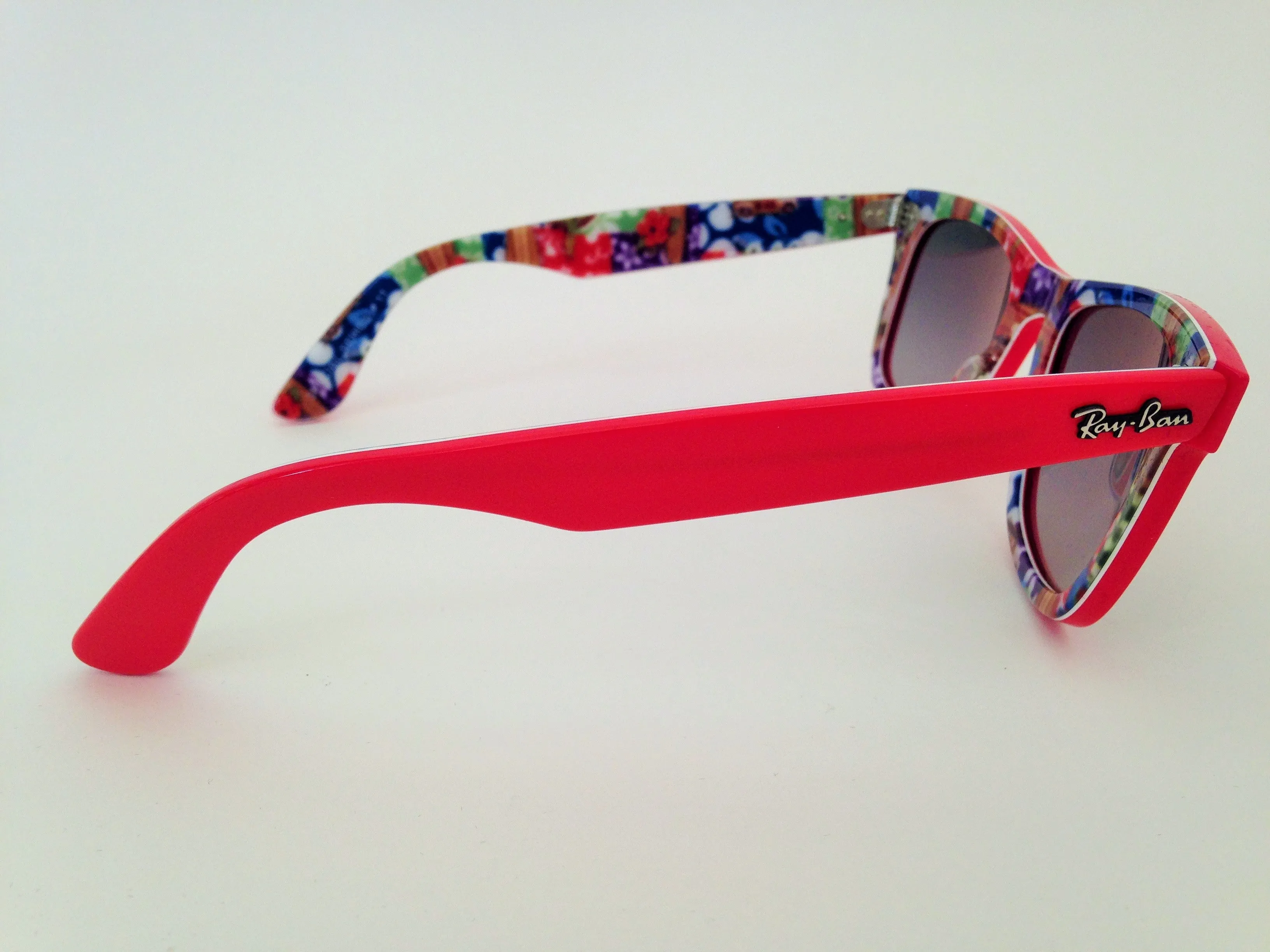 Ray-Ban Rare Prints Series #11 Wayfarer Sunglasses Red Coral Print Frame Gray Gradient Lens RB2140 1139/71