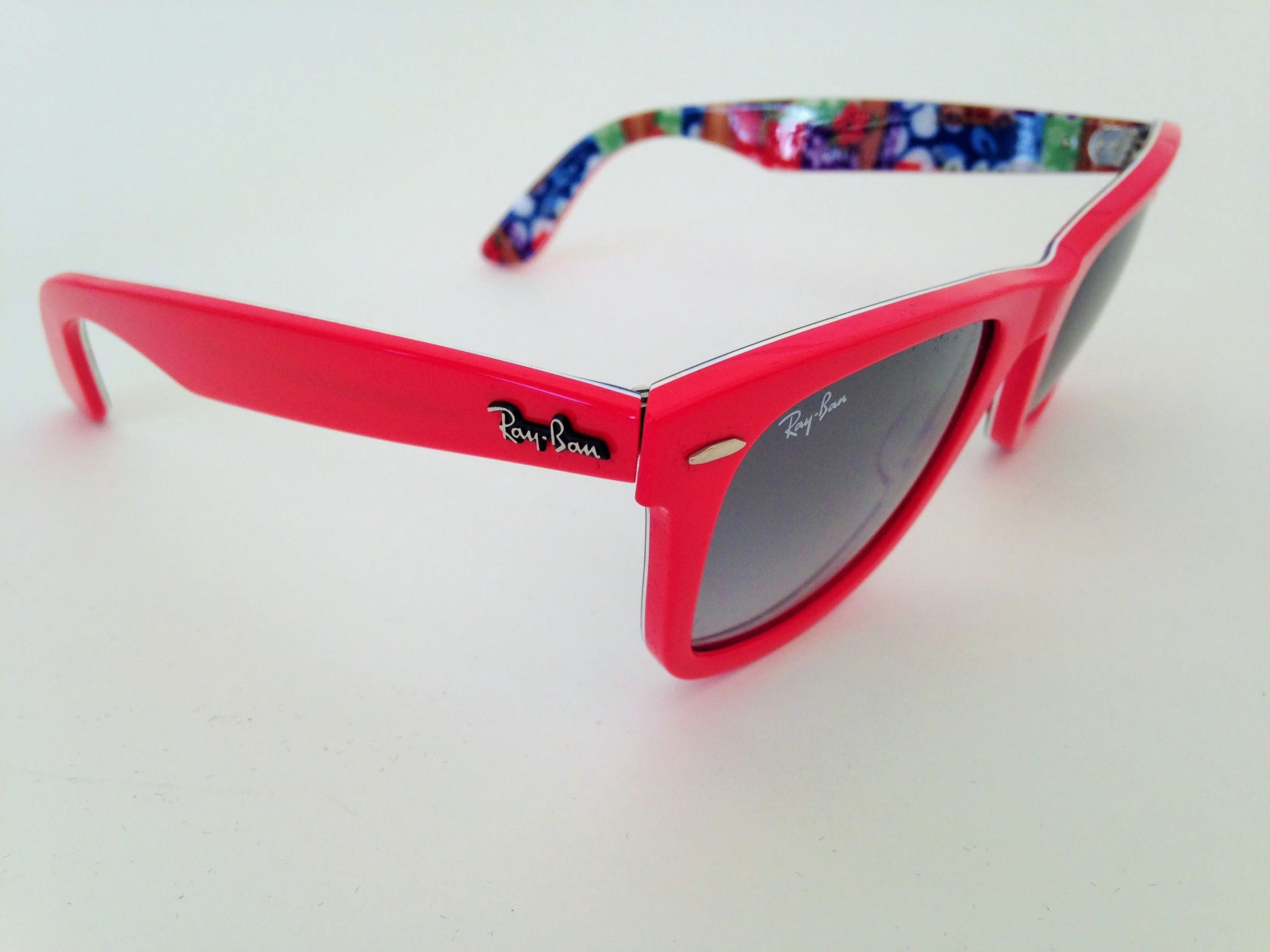 Ray-Ban Rare Prints Series #11 Wayfarer Sunglasses Red Coral Print Frame Gray Gradient Lens RB2140 1139/71