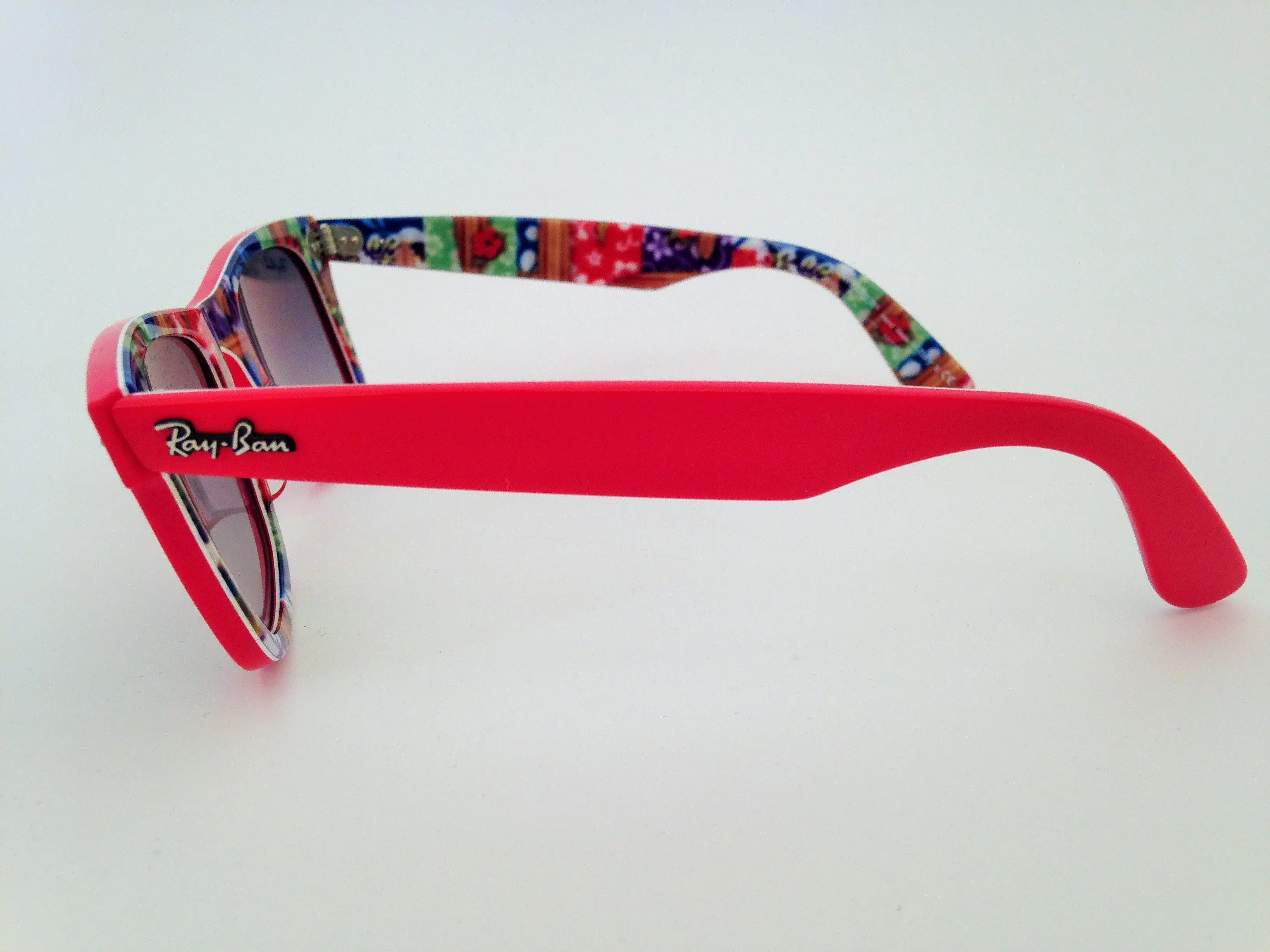Ray-Ban Rare Prints Series #11 Wayfarer Sunglasses Red Coral Print Frame Gray Gradient Lens RB2140 1139/71